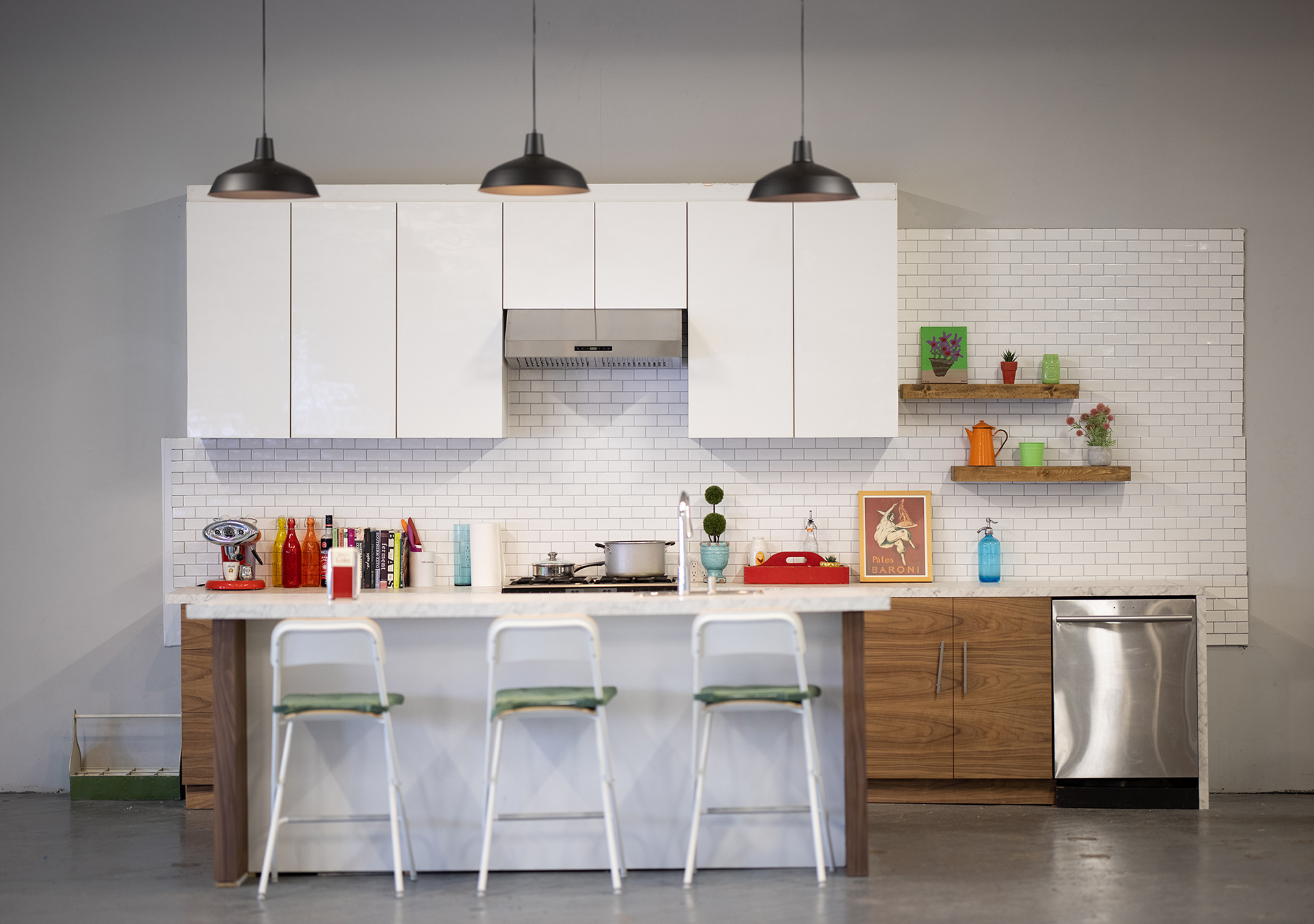Fully propped modern, open-plan kitchen