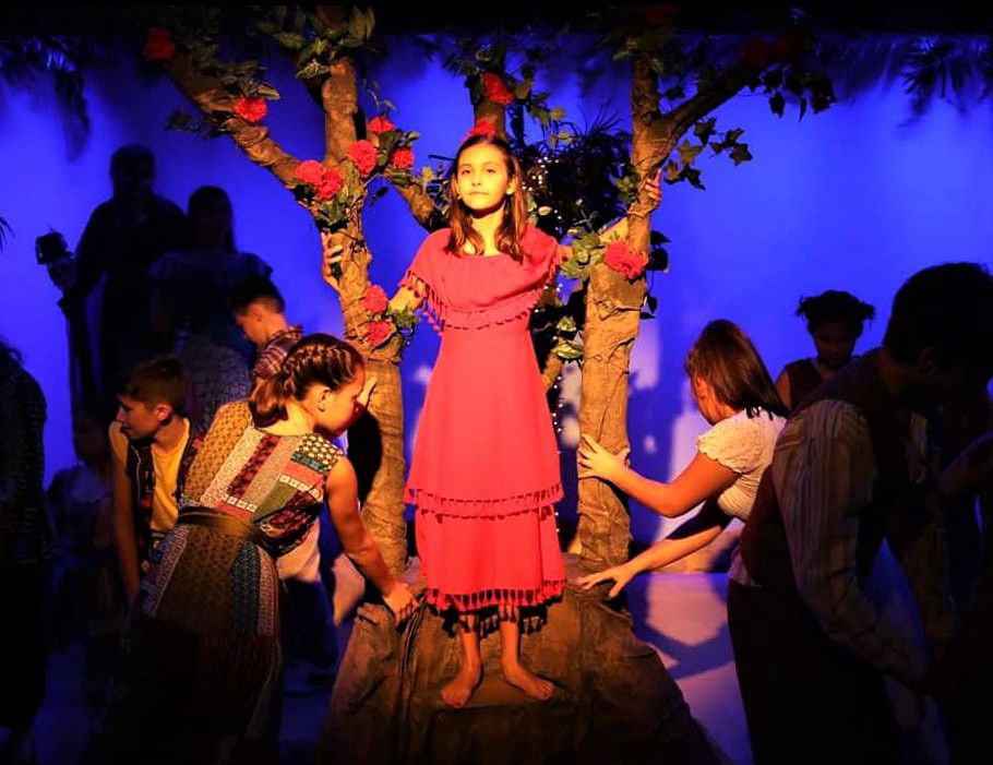 END SCENE WITH TI MOUNE SINGING IN HER TREE