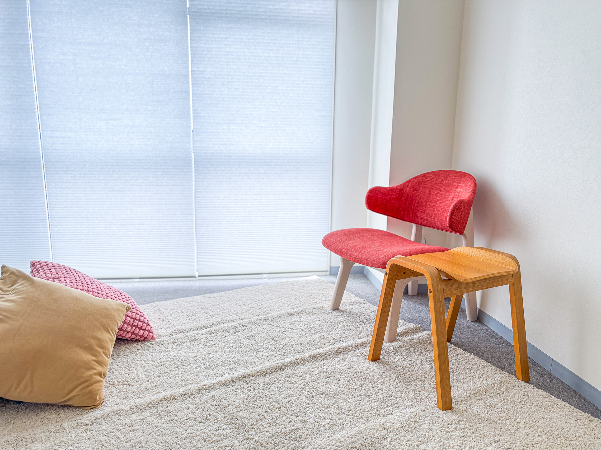 スツールをサイドテーブルに