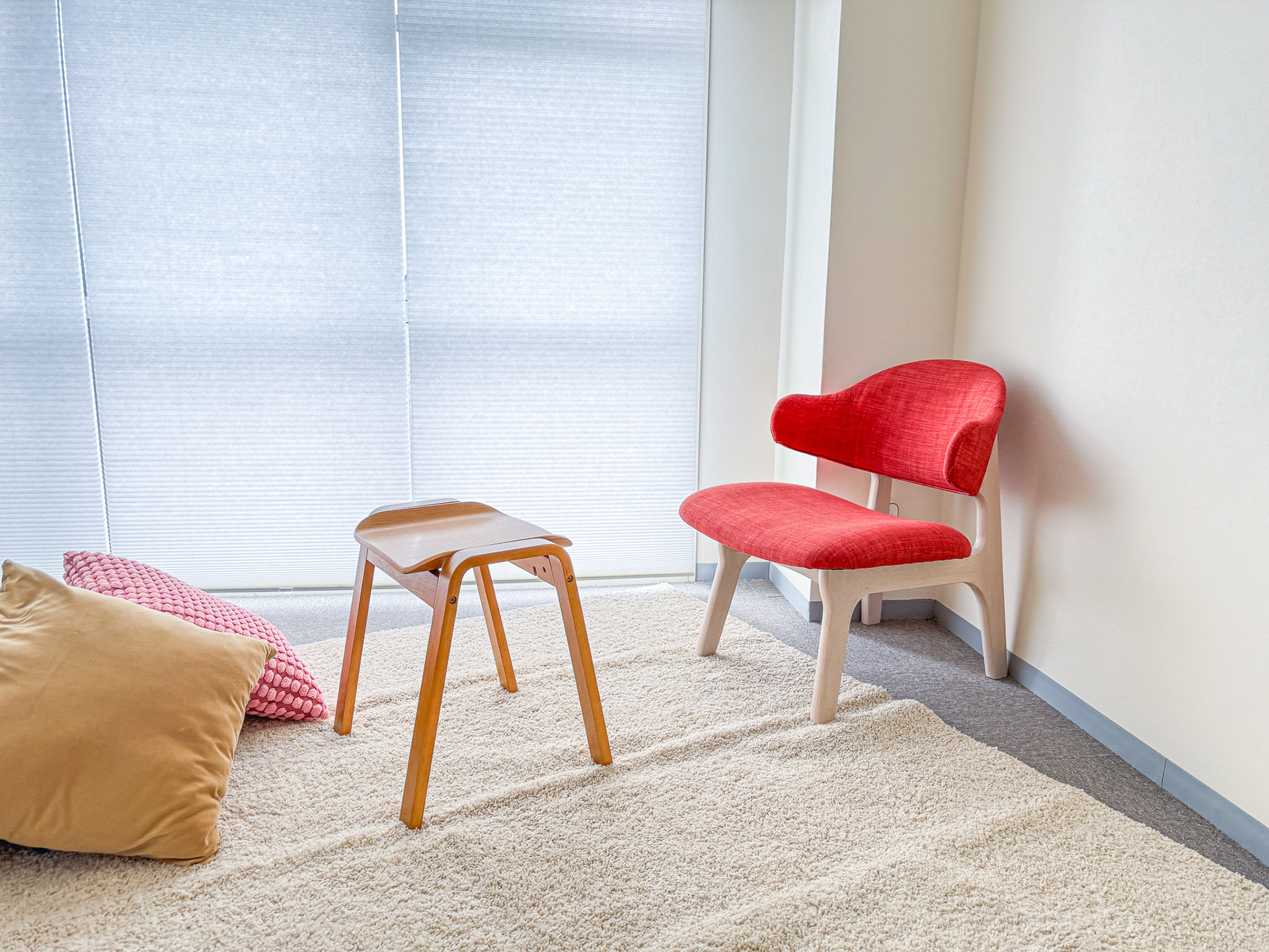 スツールをオットマンにも