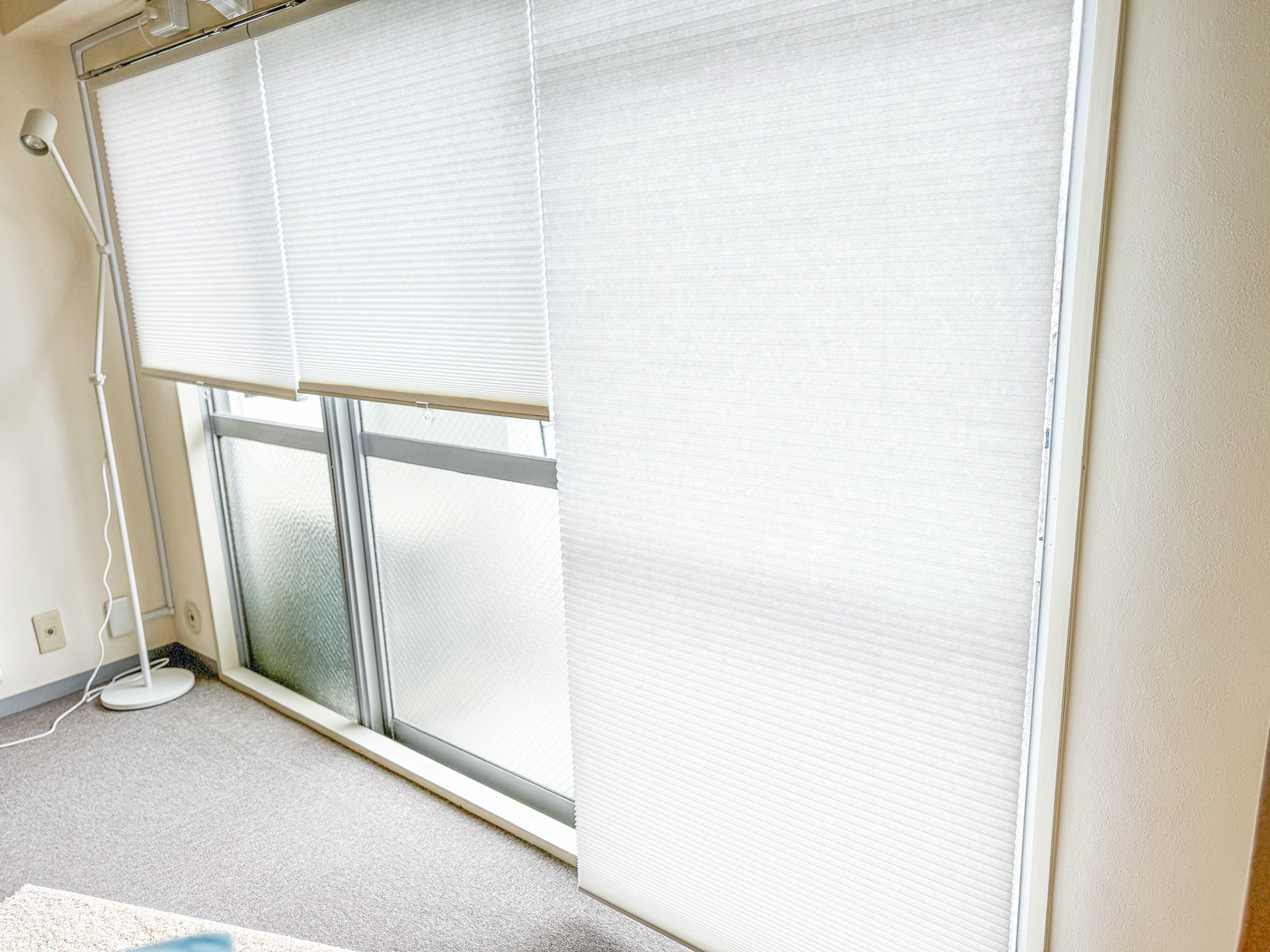 上げ下げ・止めも自在の手動ブラインド