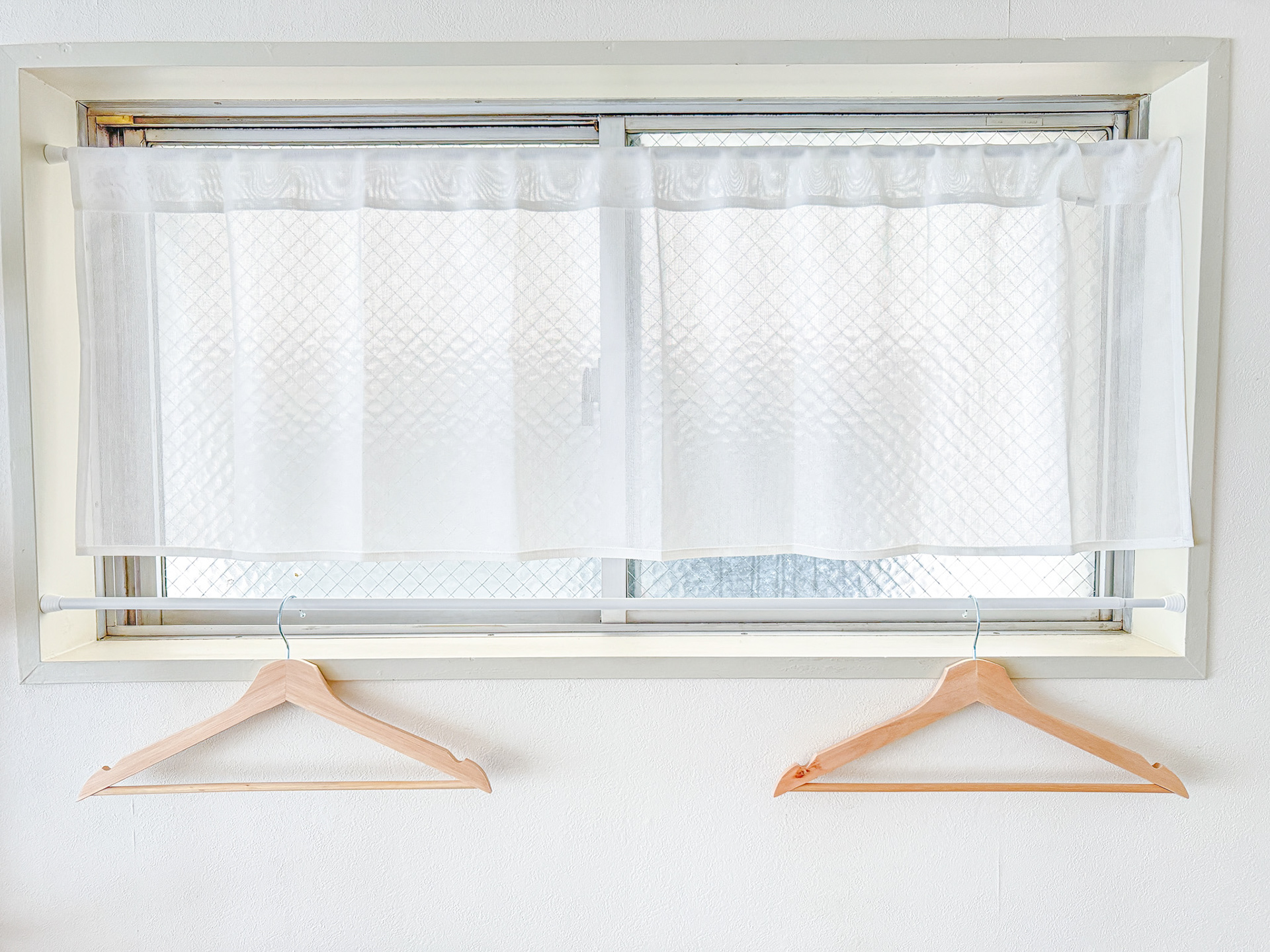 窓際にもハンガースペース