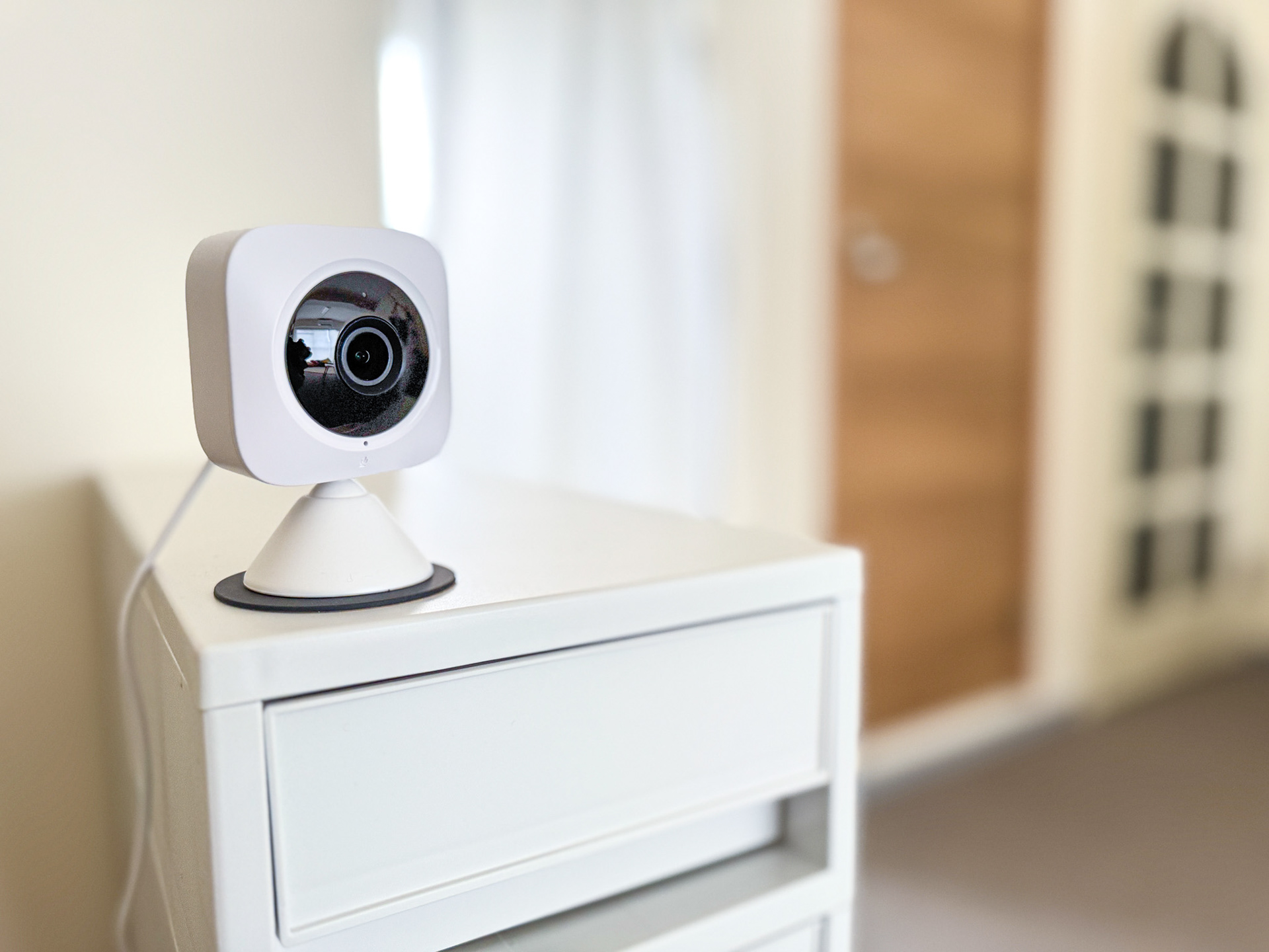 入退室は見守りカメラで確認。いざという時は双方向で話せます。