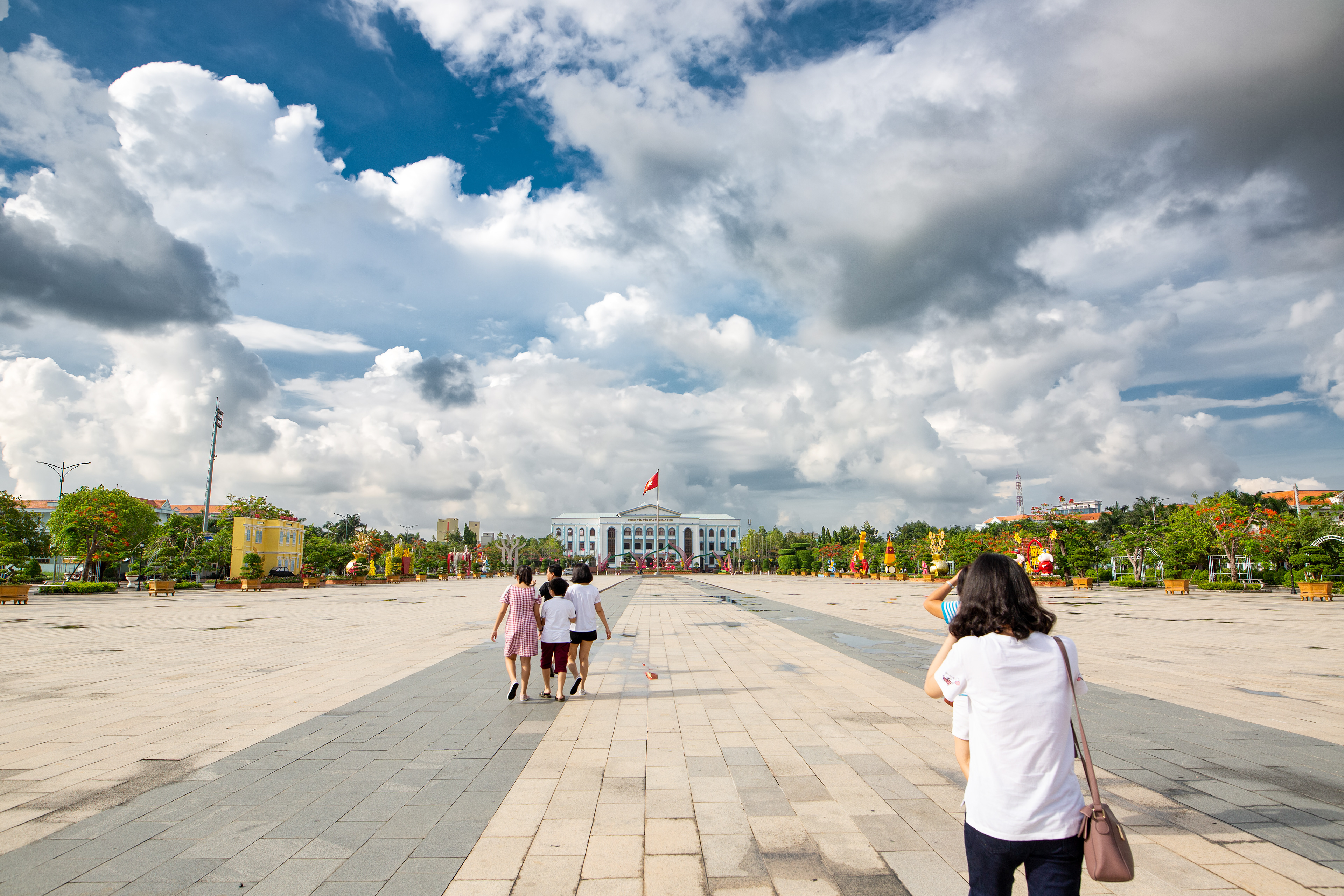 at Quảng Trường Hùng Vương