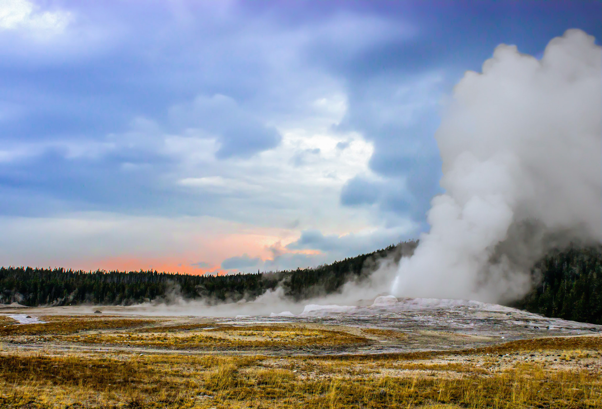 Old Faithful erupts about every 90 minutes.