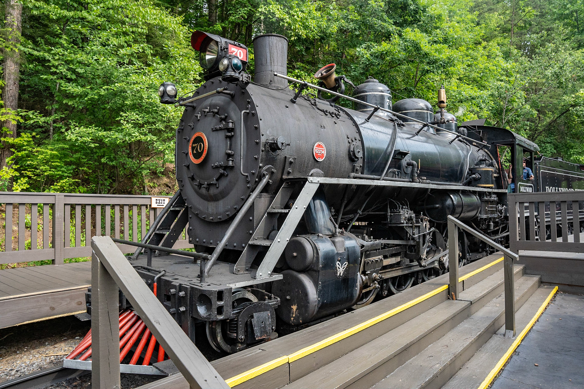 Photo by Jon Roost (www.jonroostphotos.com)