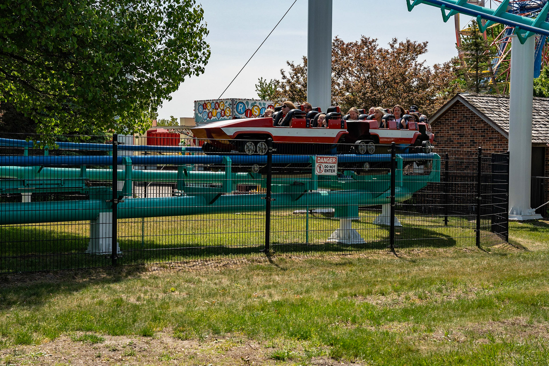 Photo by Jon Roost (www.jonroostphotos.com)