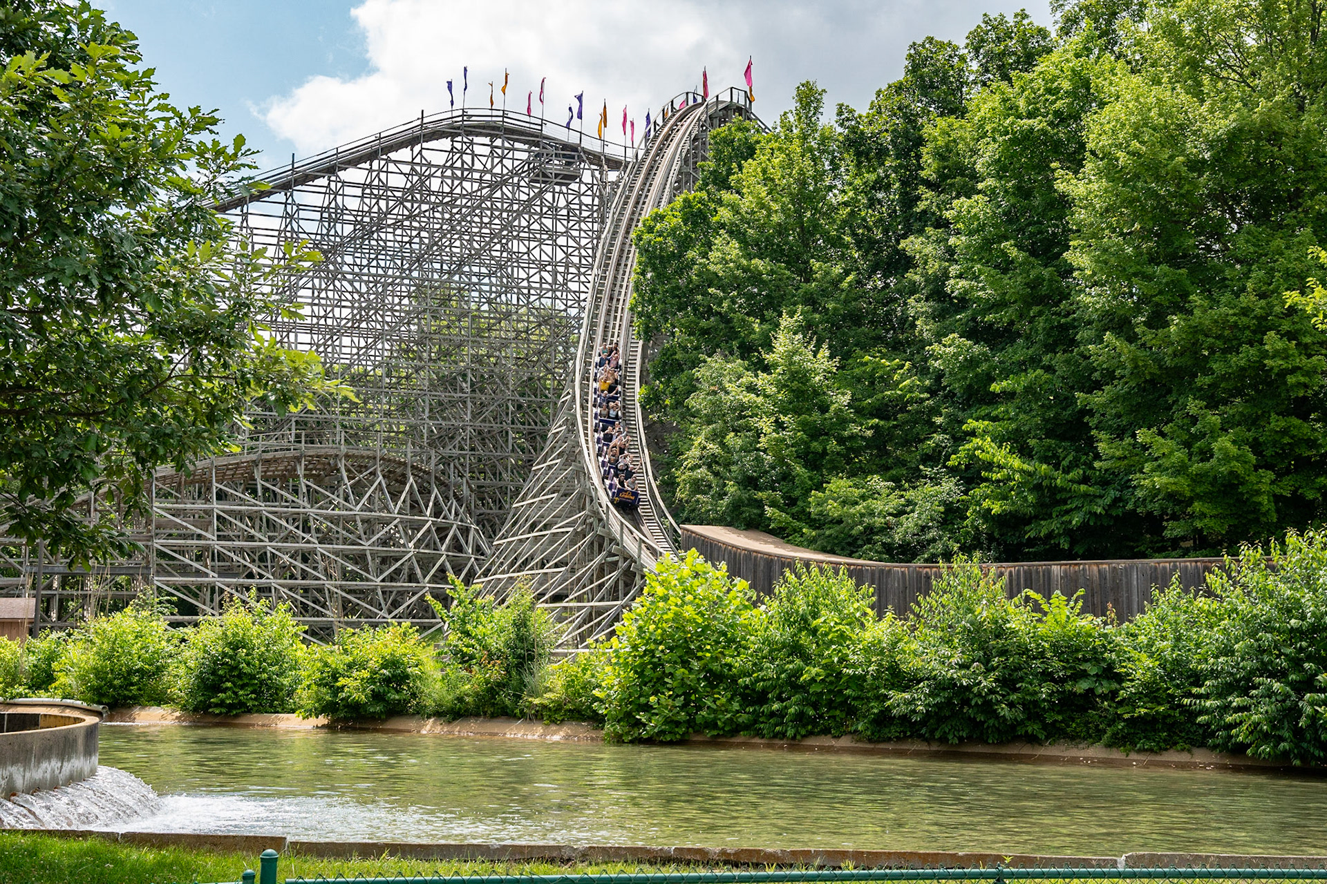 Photo by Jon Roost (www.jonroostphotos.com)