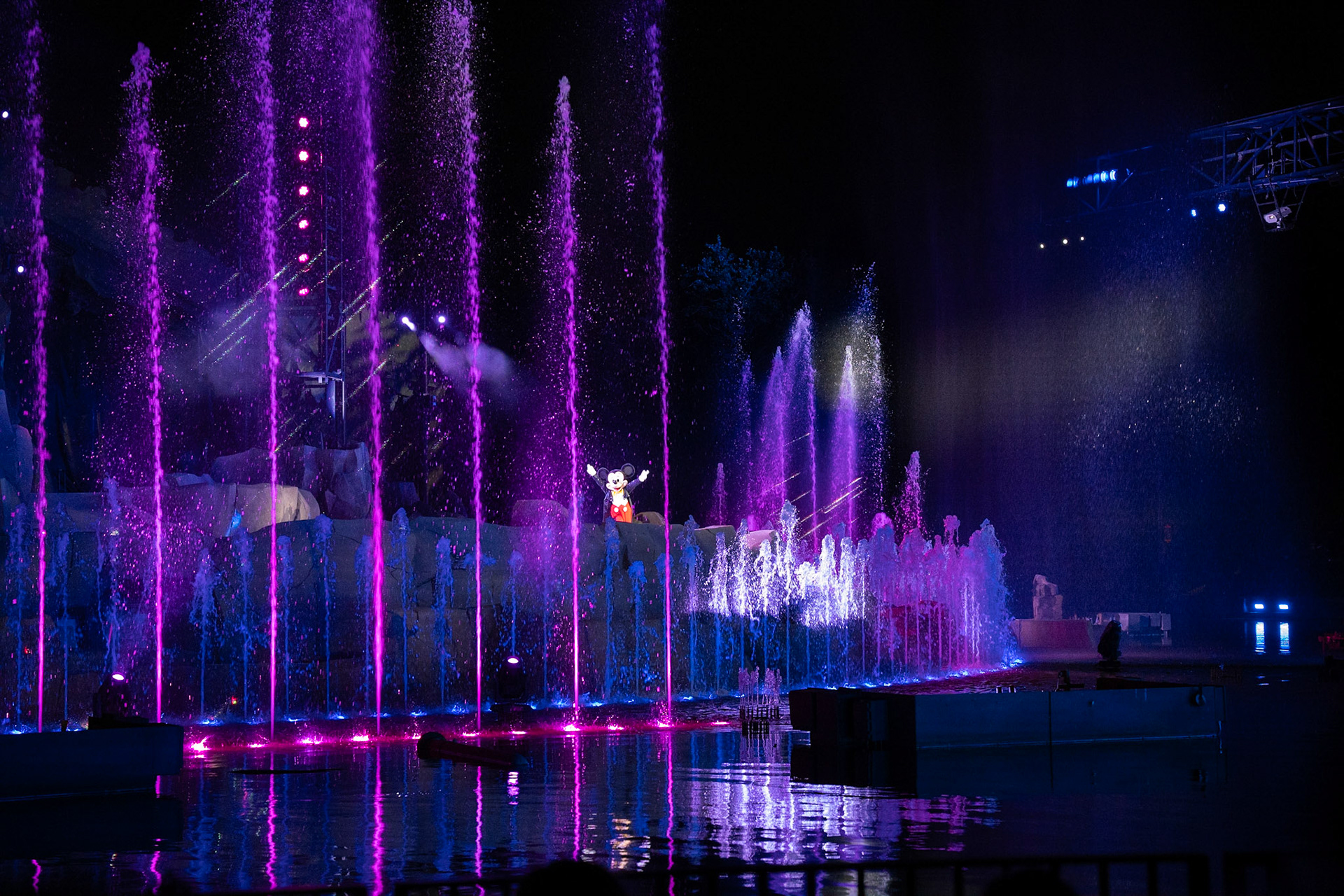 Photo by Jon Roost (www.jonroostphotos.com)