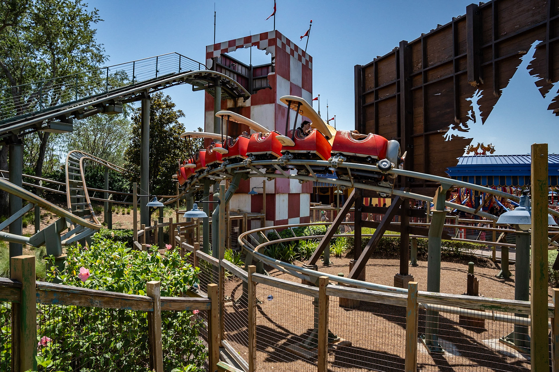 Photo by Jon Roost (www.jonroostphotos.com)