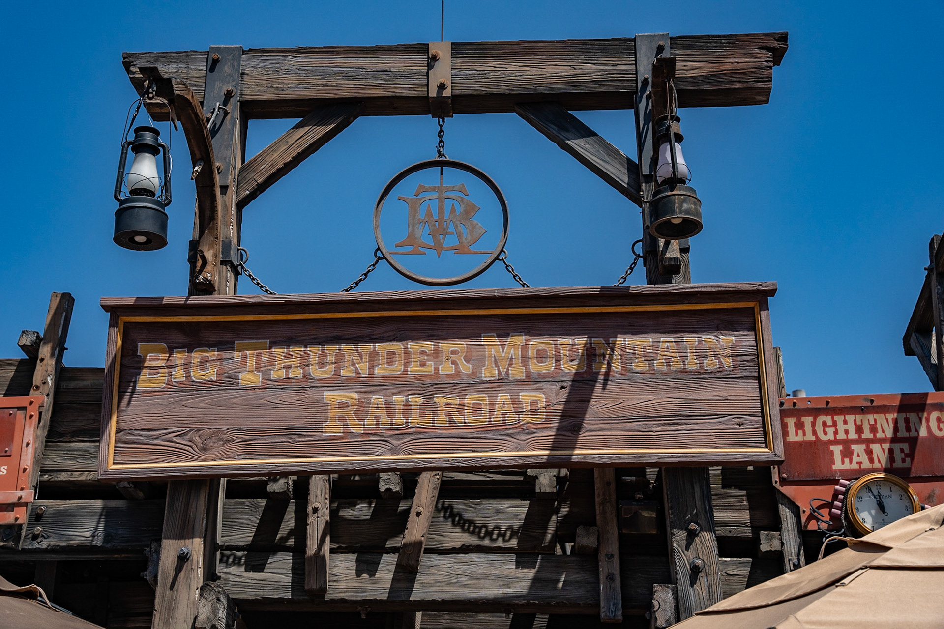 Photo by Jon Roost (www.jonroostphotos.com)