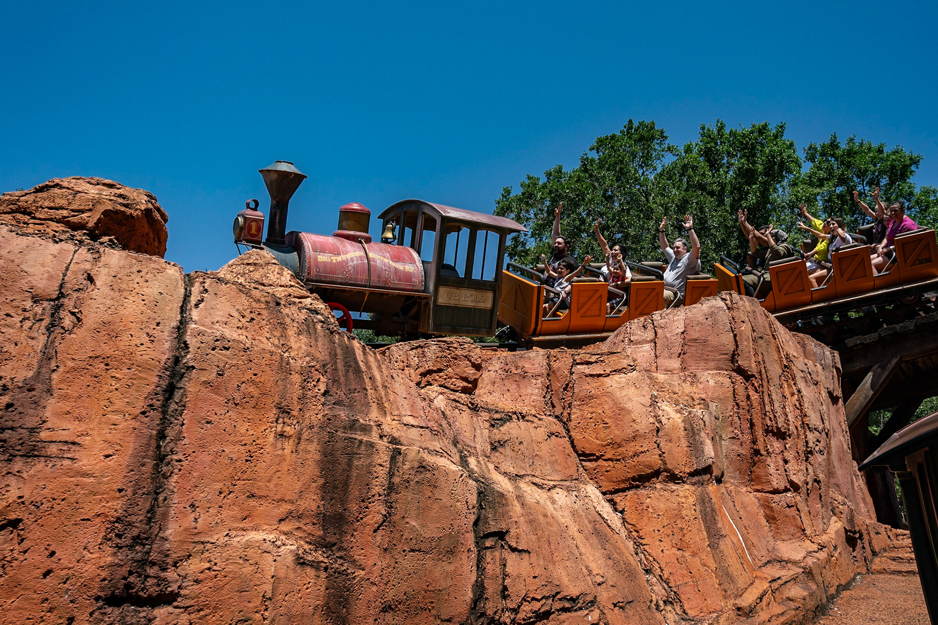 Photo by Jon Roost (www.jonroostphotos.com)