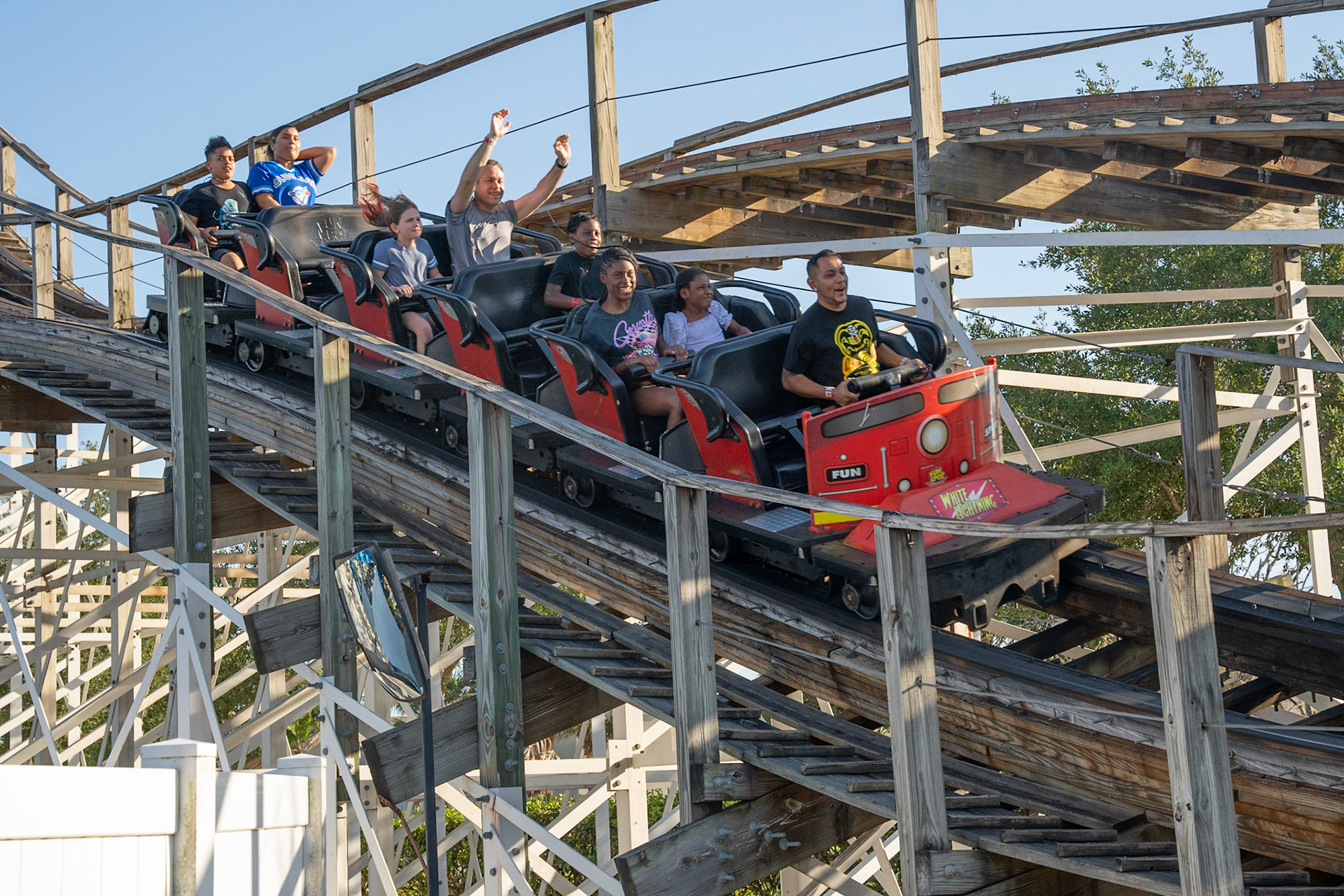 Photo by Jon Roost (www.jonroostphotos.com)