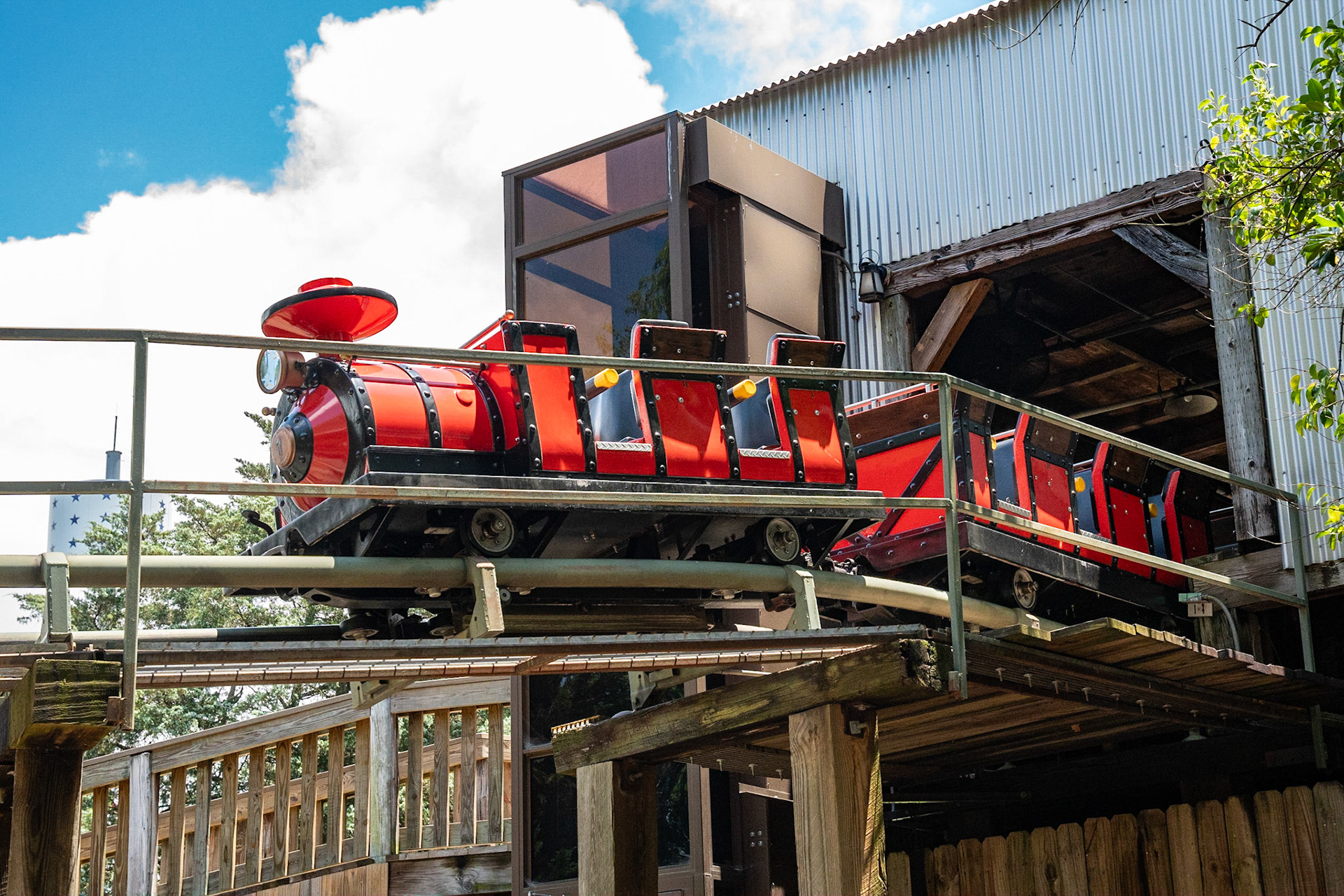 Photo by Jon Roost (www.jonroostphotos.com)