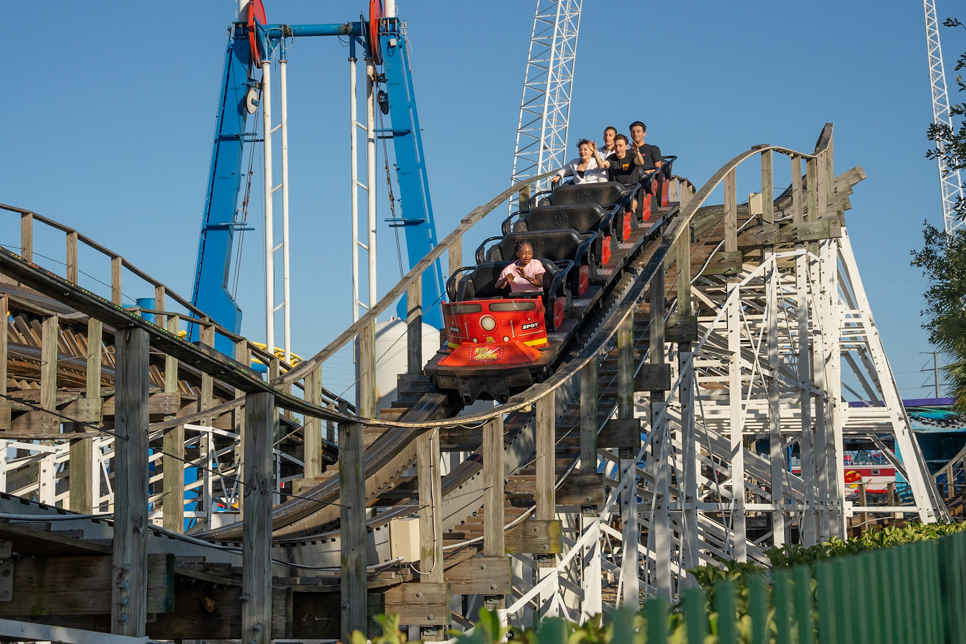 Photo by Jon Roost (www.jonroostphotos.com)