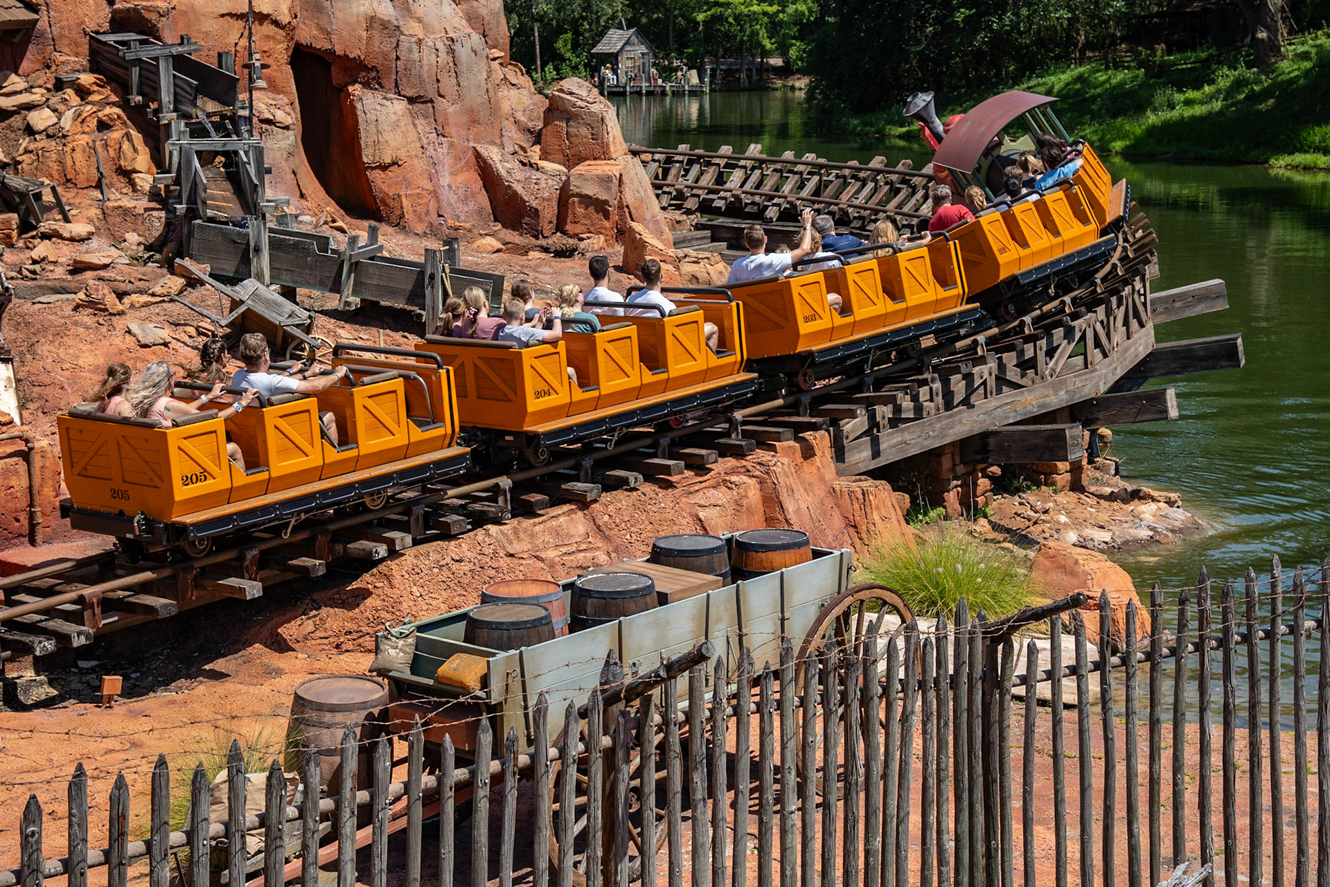 Photo by Jon Roost (www.jonroostphotos.com)