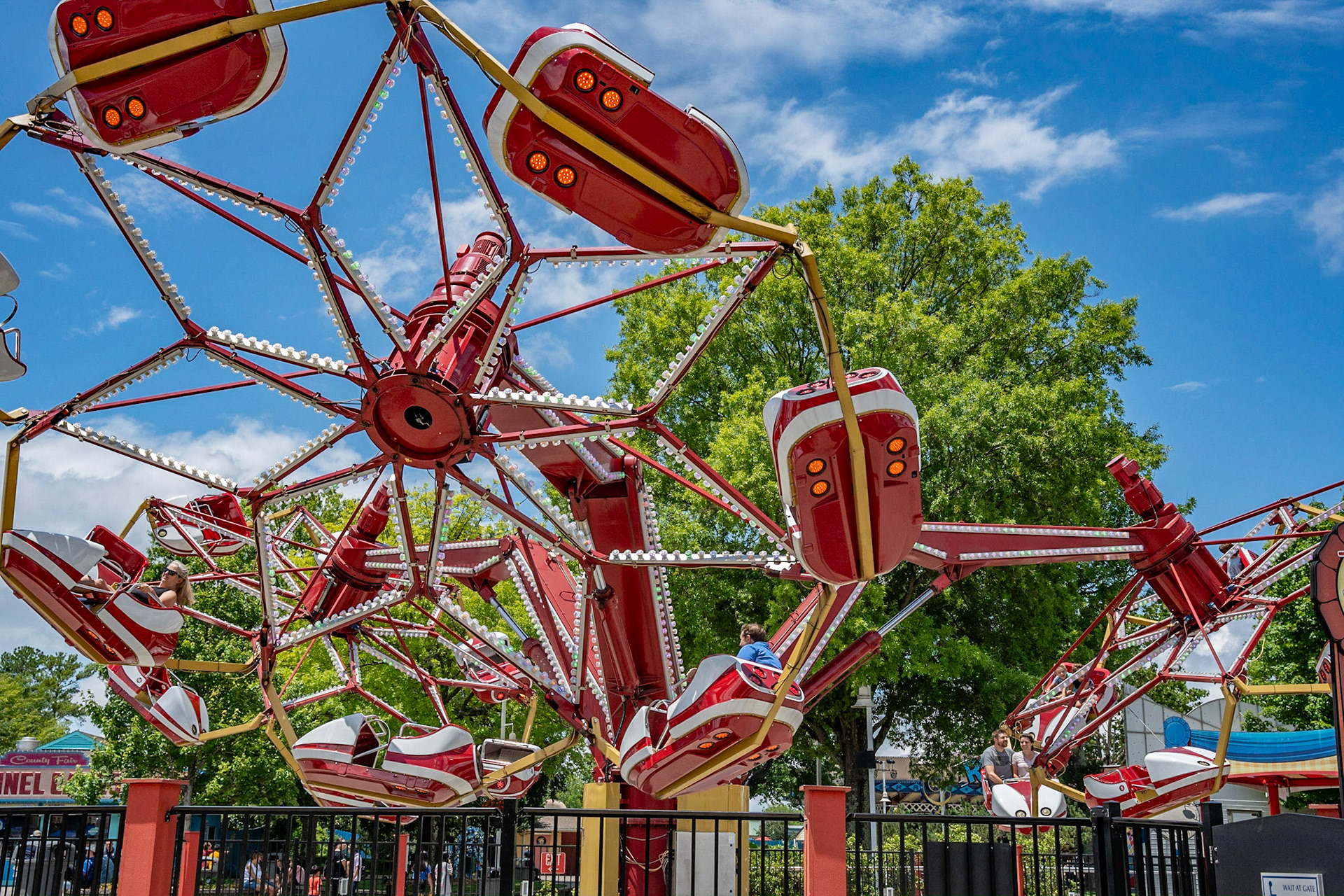 Photo by Jon Roost (www.jonroostphotos.com)