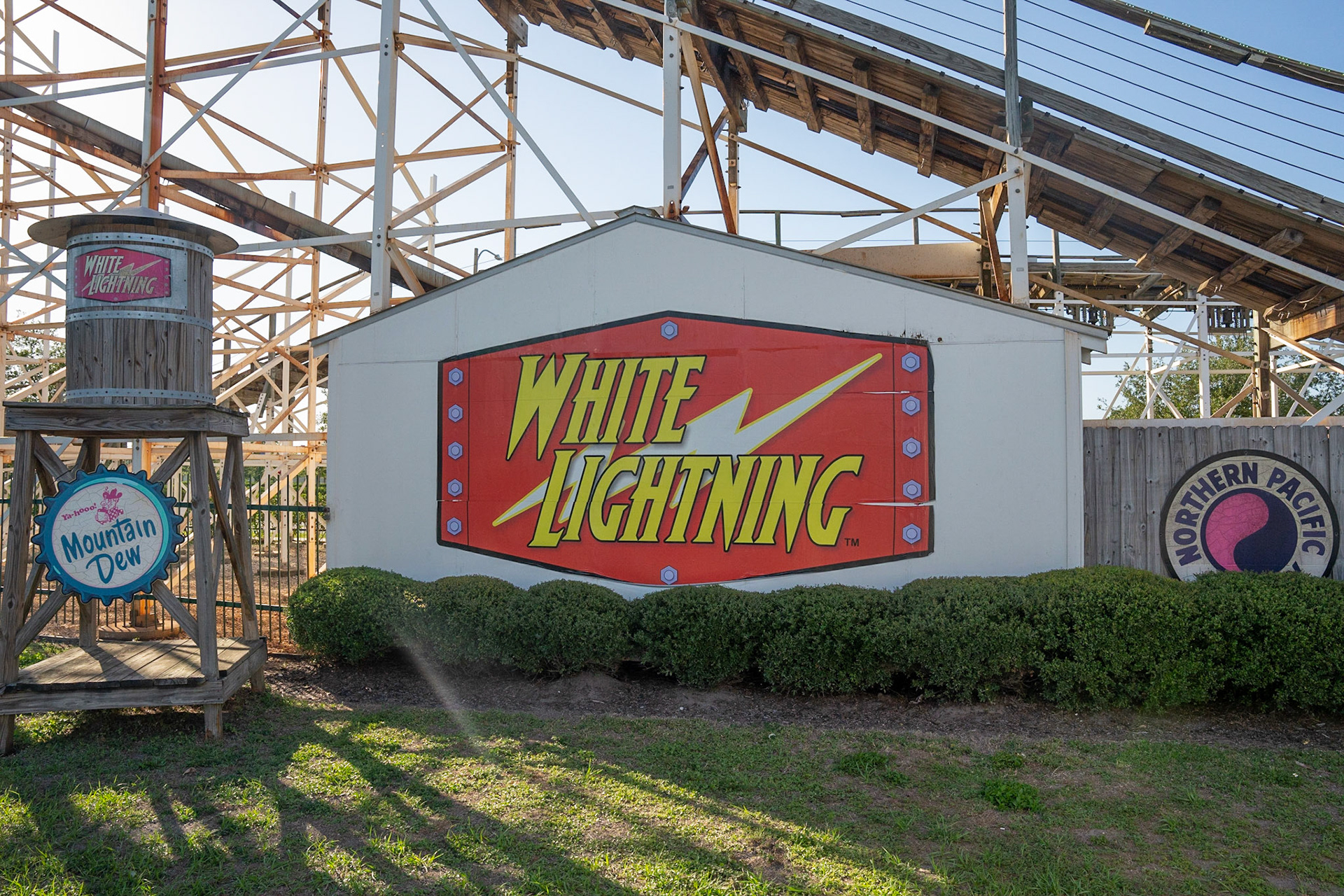 Photo by Jon Roost (www.jonroostphotos.com)