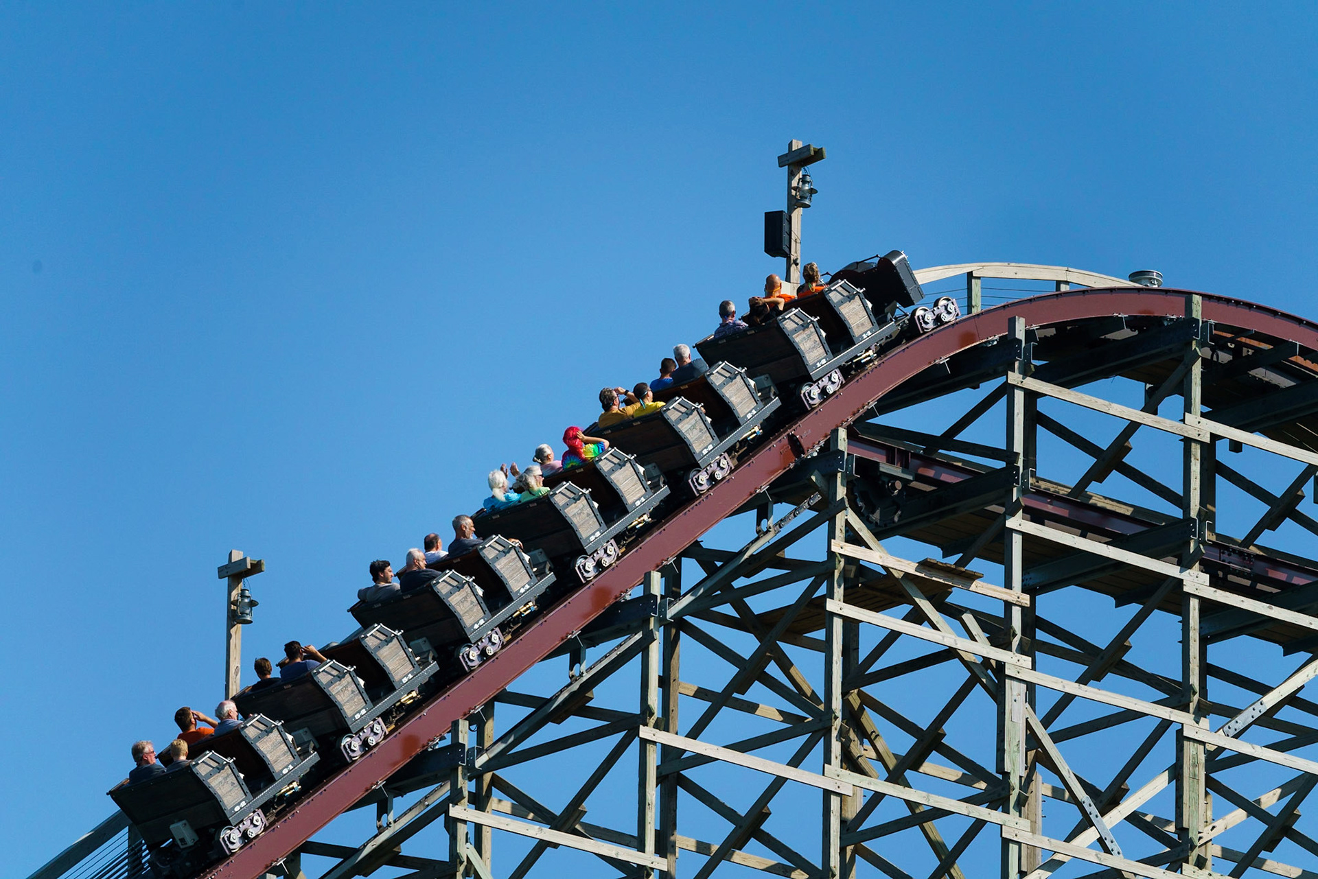 Photo by Jon Roost (www.jonroostphotos.com)