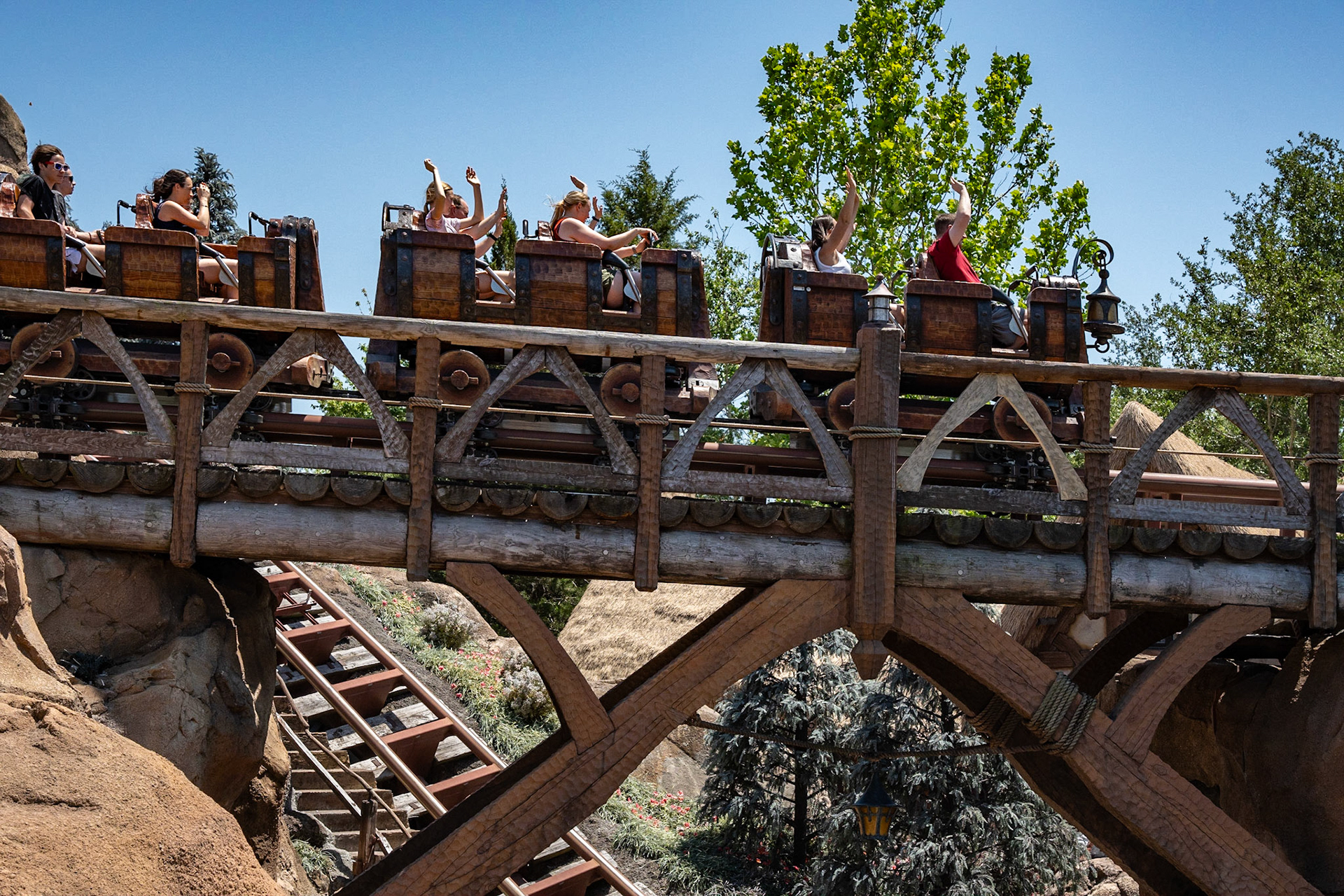 Photo by Jon Roost (www.jonroostphotos.com)