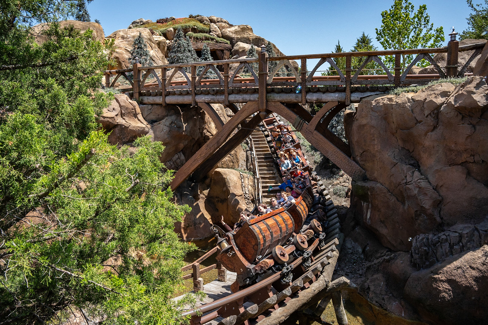 Photo by Jon Roost (www.jonroostphotos.com)