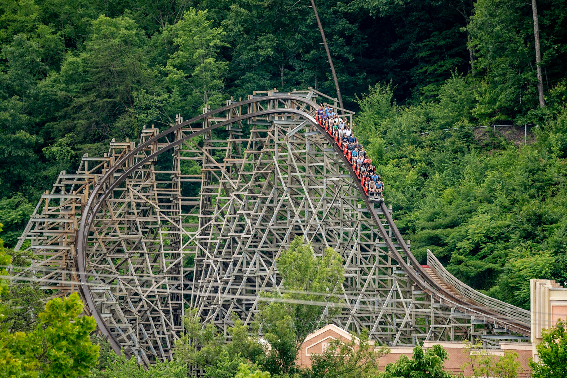 Photo by Jon Roost (www.jonroostphotos.com)