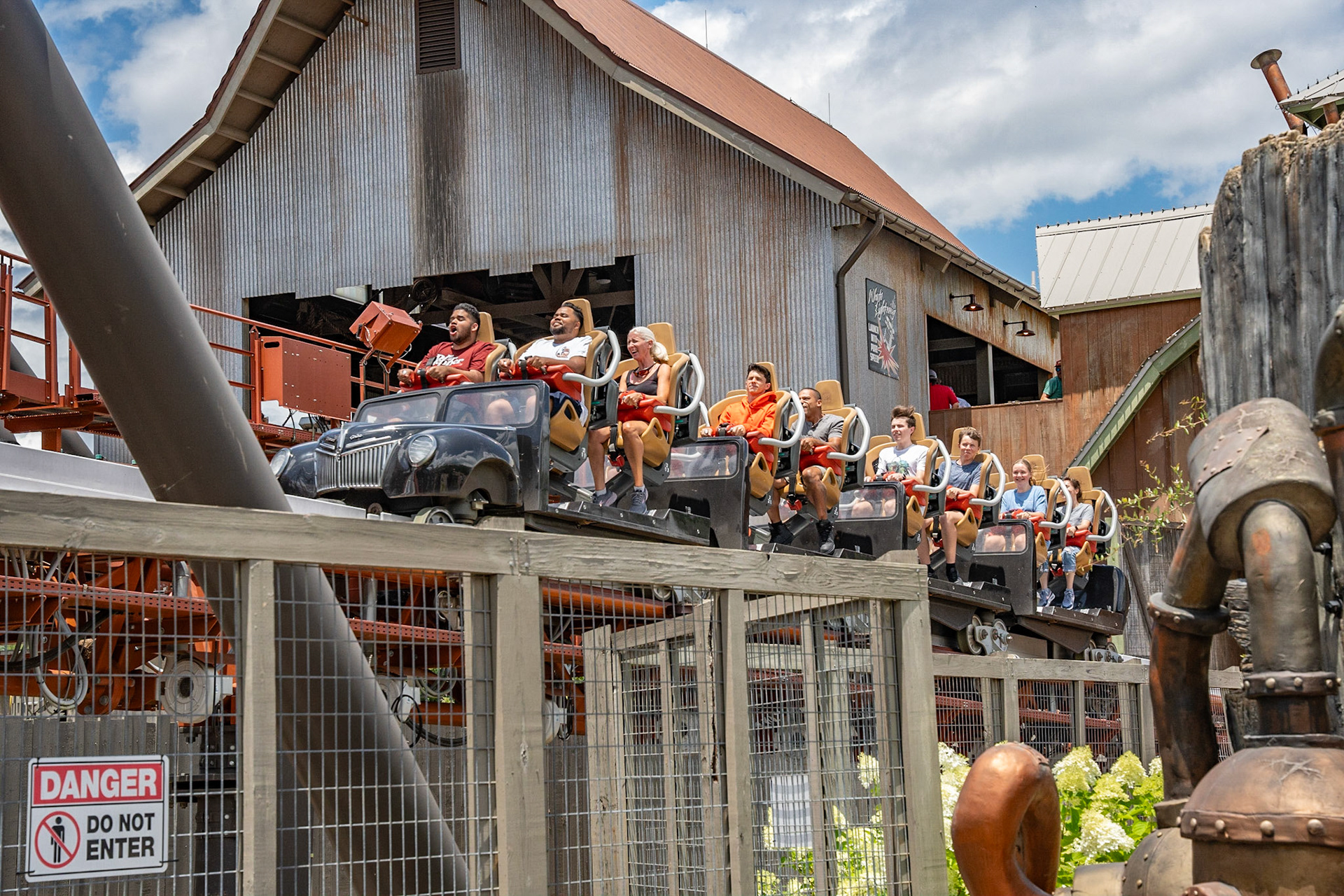 Photo by Jon Roost (www.jonroostphotos.com)