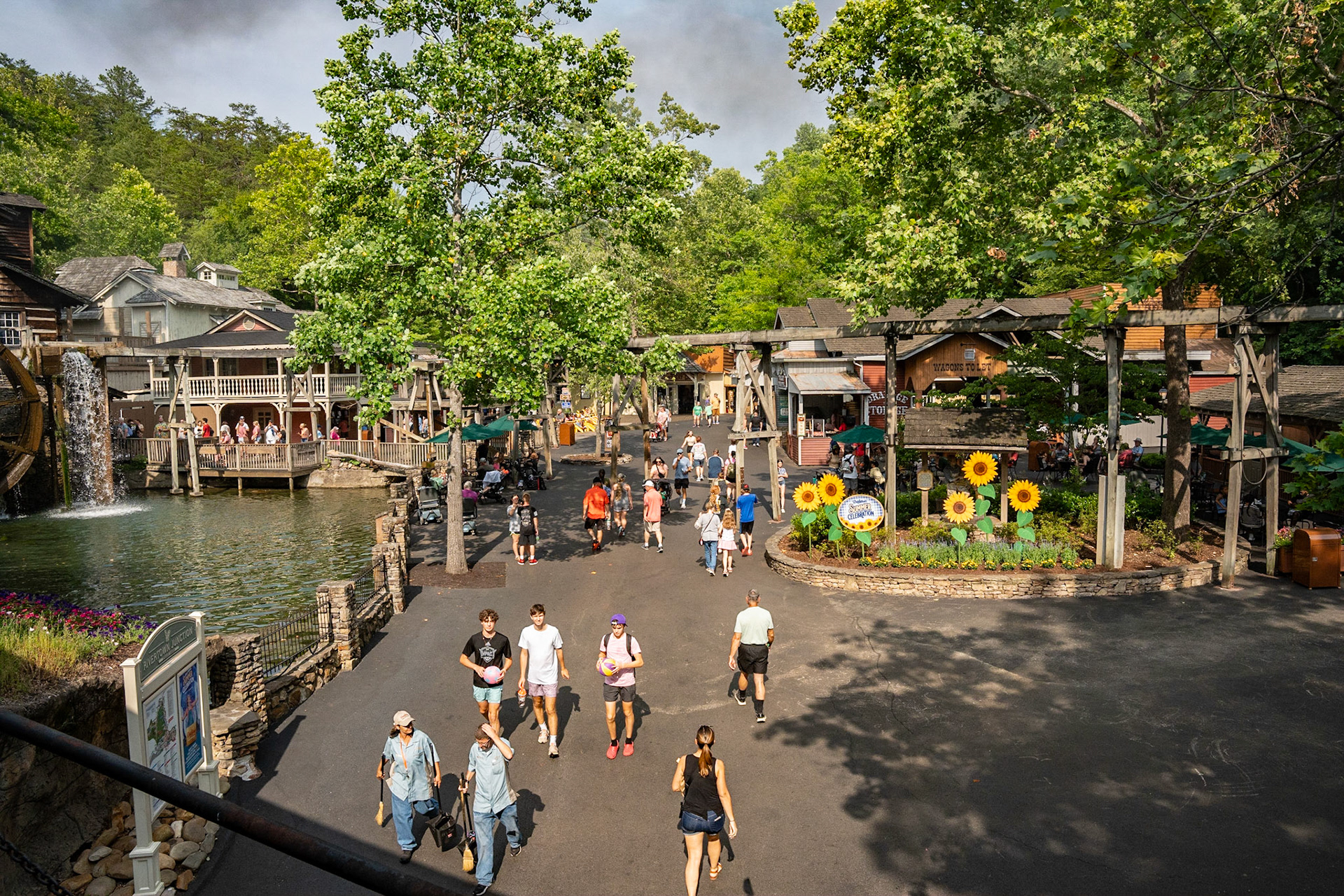 Photo by Jon Roost (www.jonroostphotos.com)