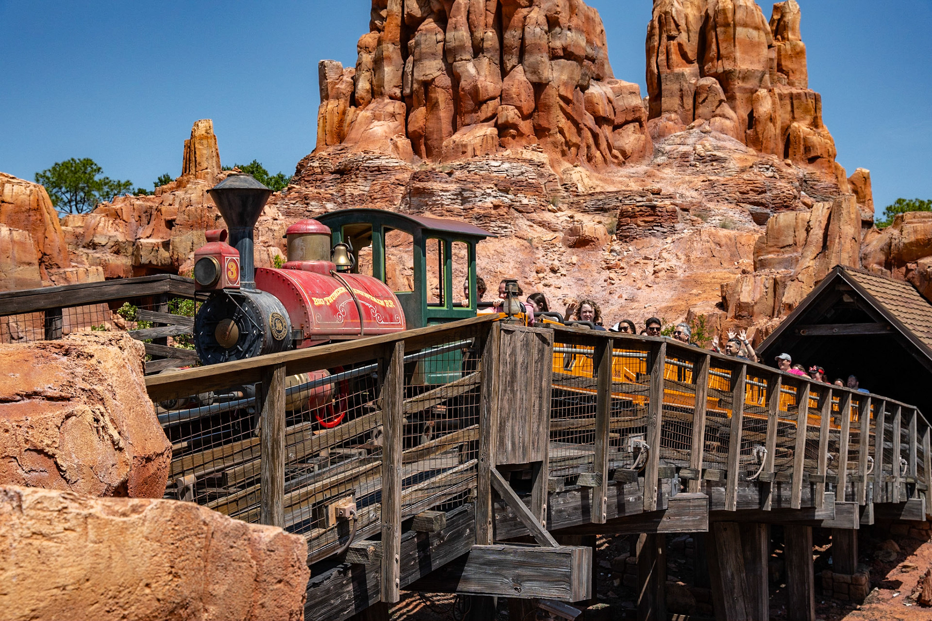 Photo by Jon Roost (www.jonroostphotos.com)