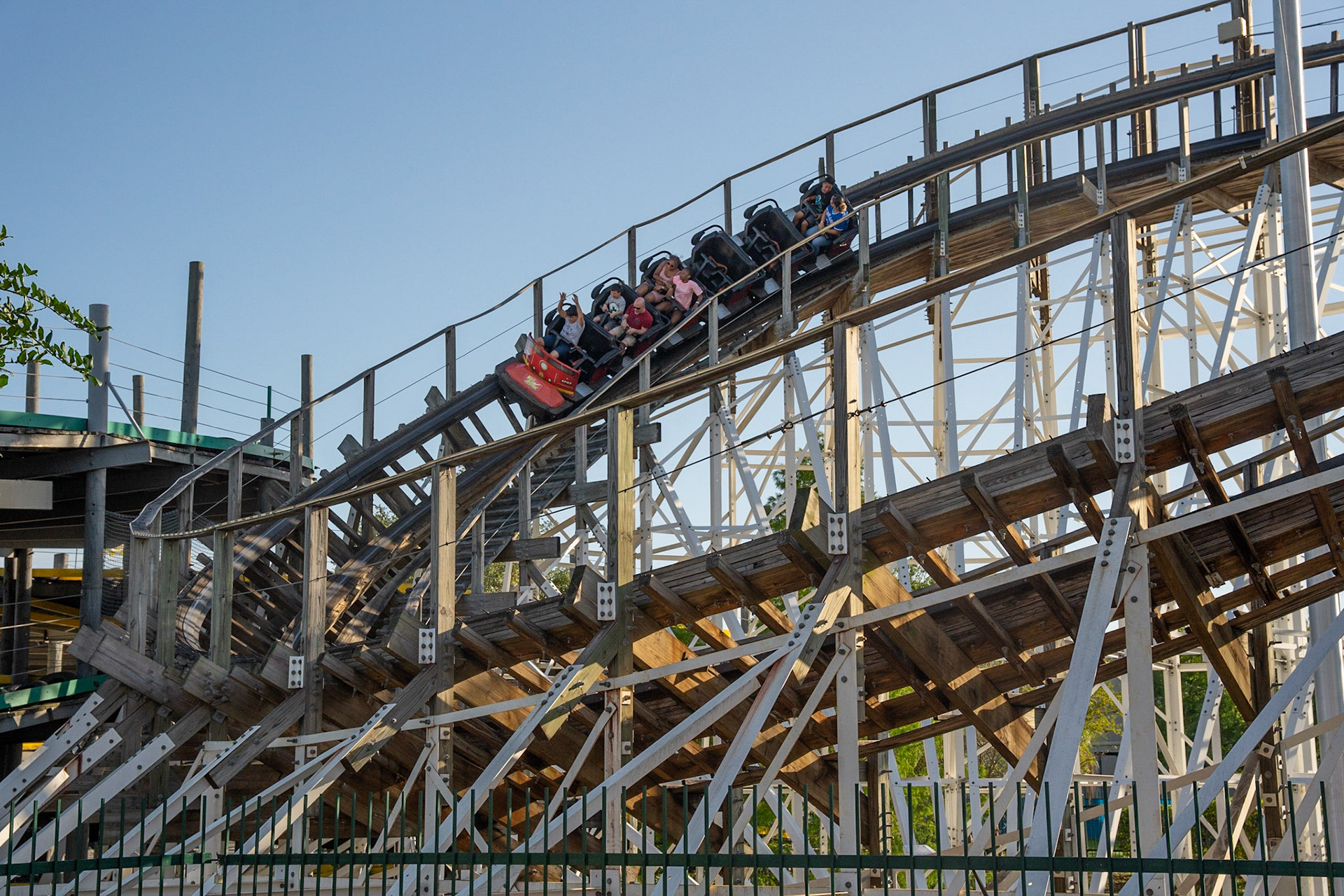 Photo by Jon Roost (www.jonroostphotos.com)