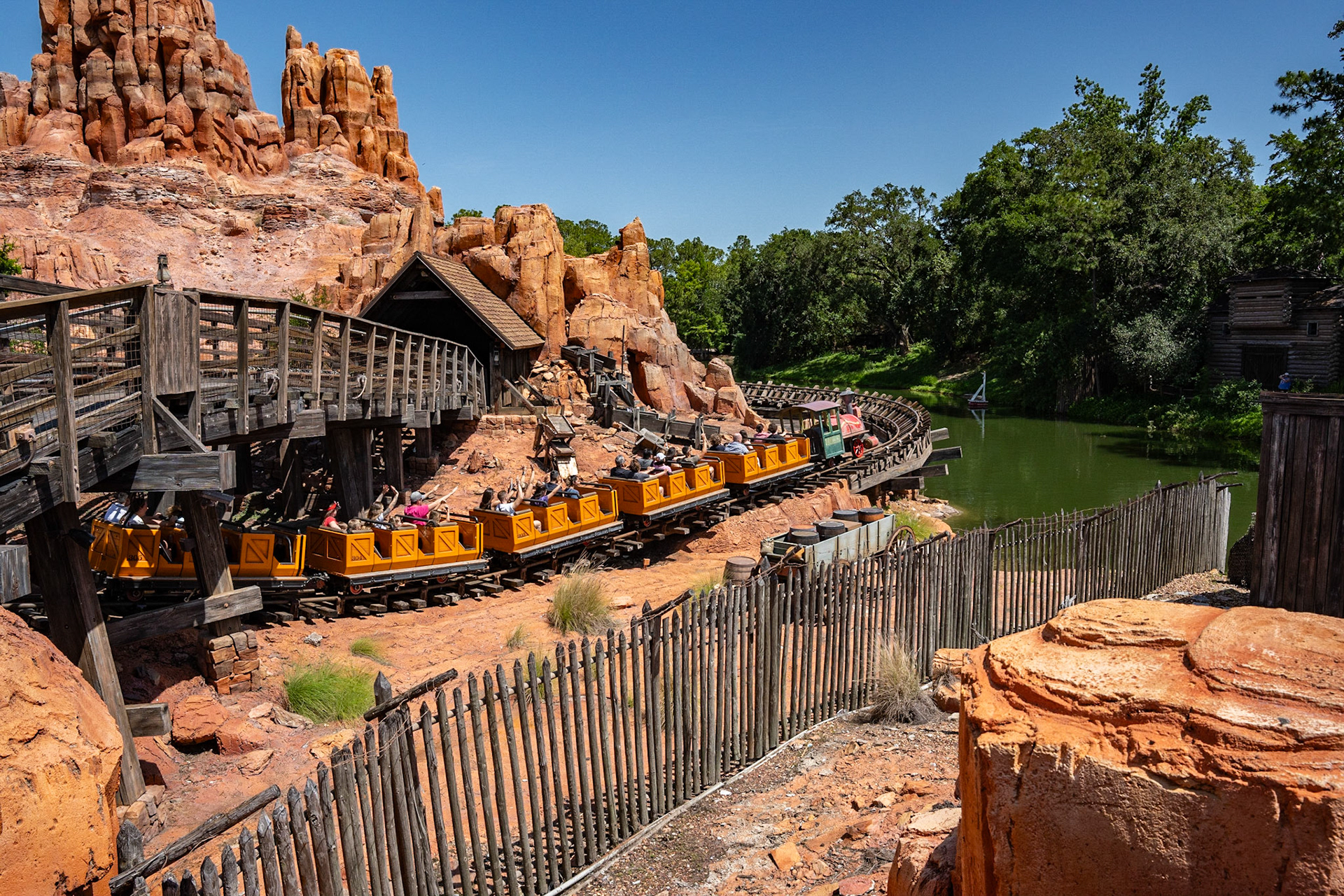 Photo by Jon Roost (www.jonroostphotos.com)