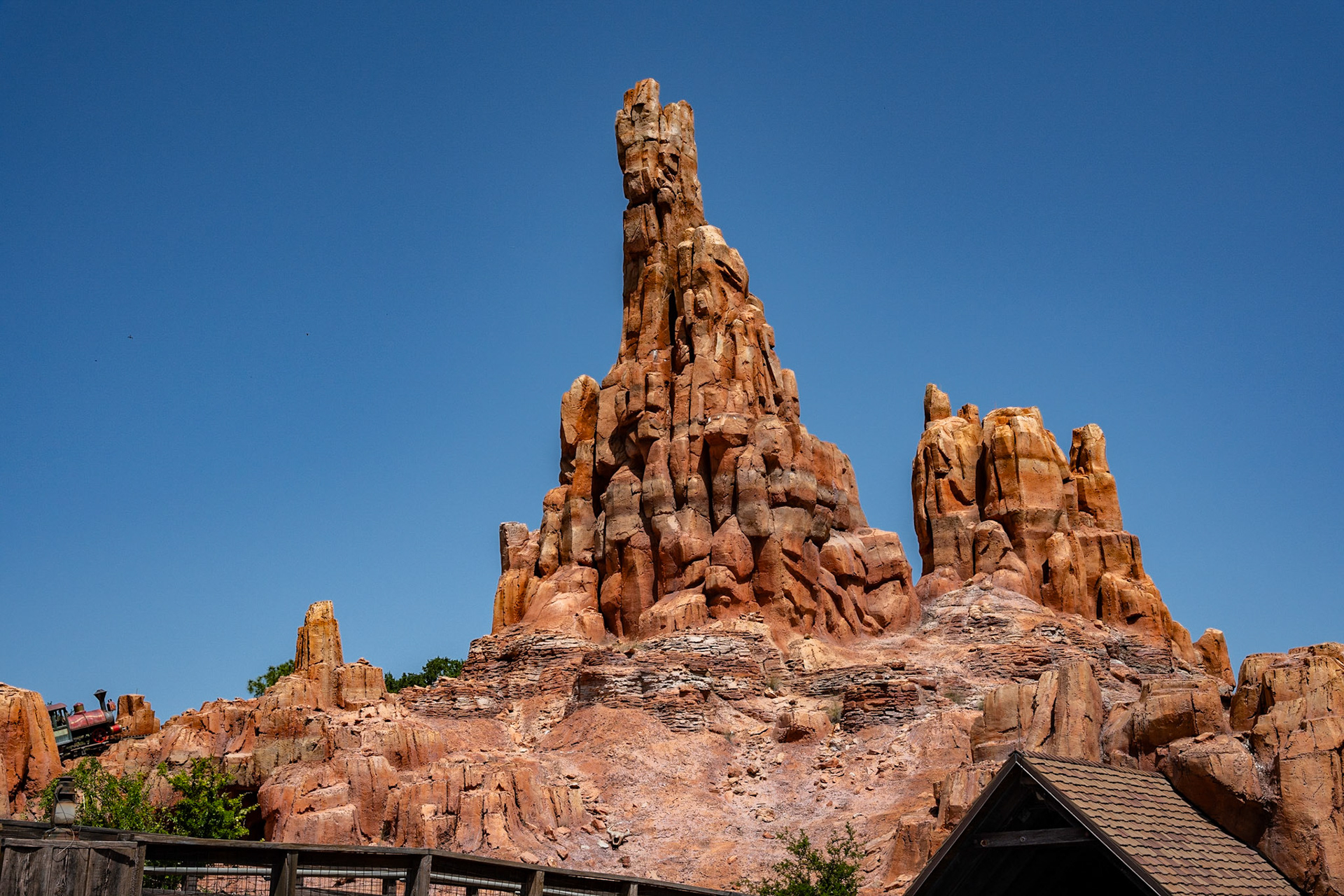 Photo by Jon Roost (www.jonroostphotos.com)