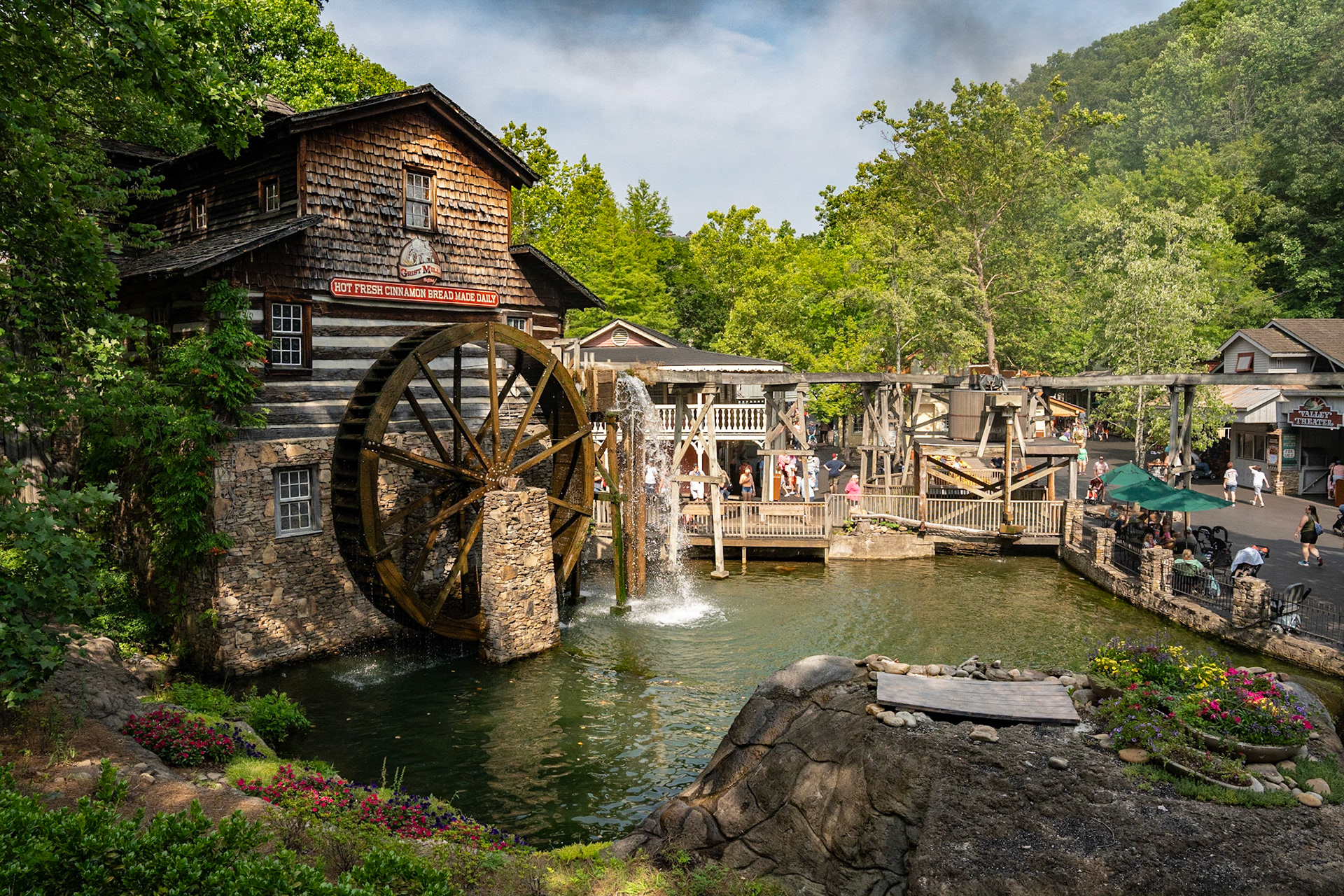 Photo by Jon Roost (www.jonroostphotos.com)