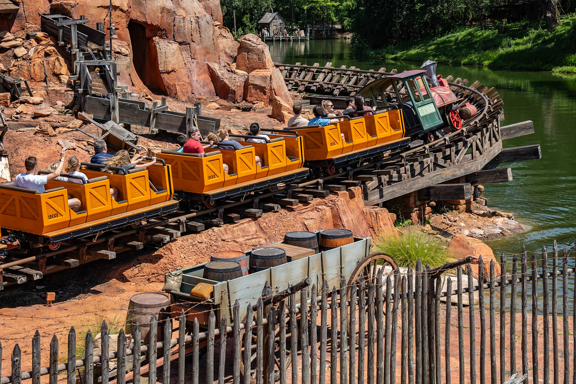 Photo by Jon Roost (www.jonroostphotos.com)