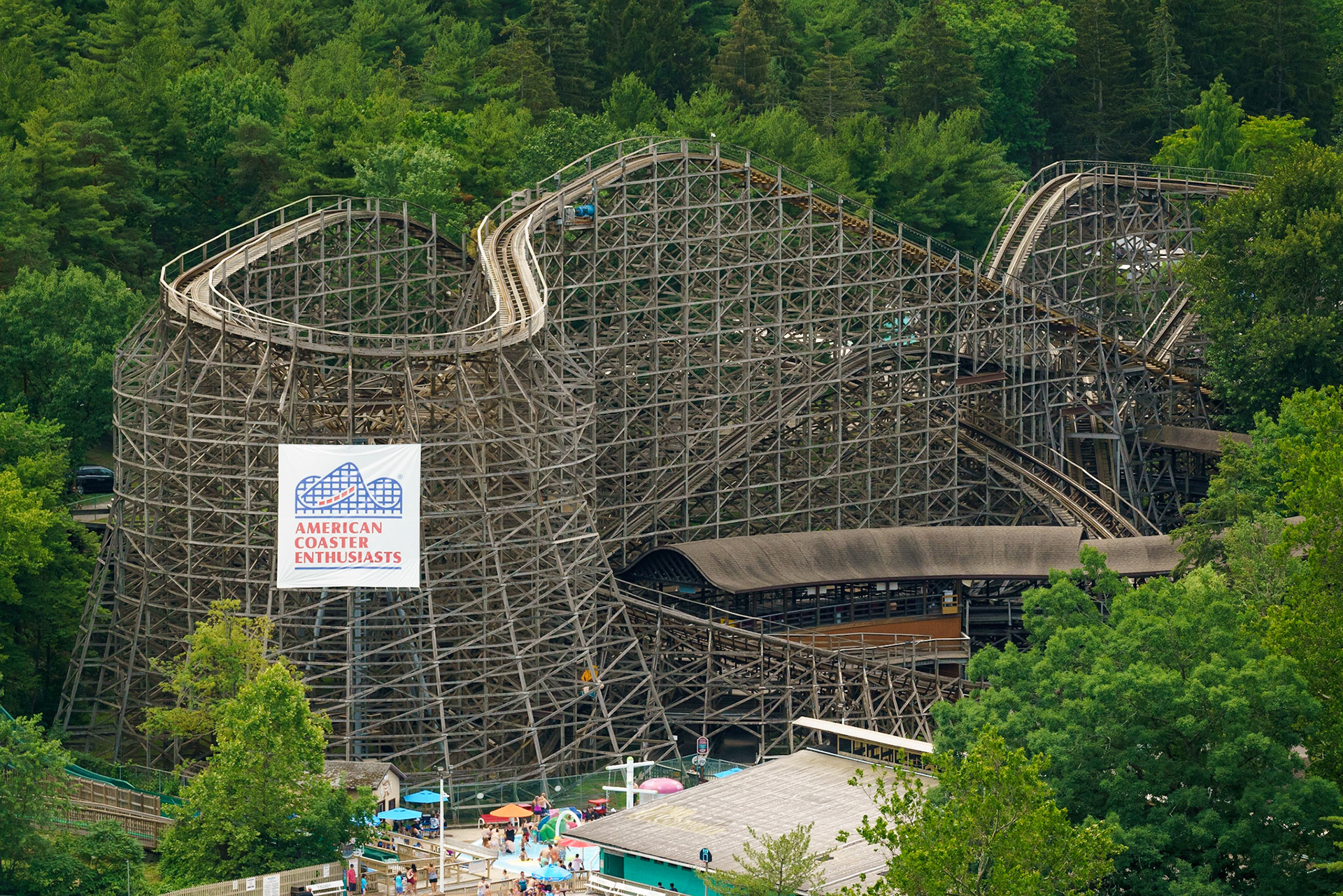 Photo by Jon Roost (www.jonroostphotos.com)