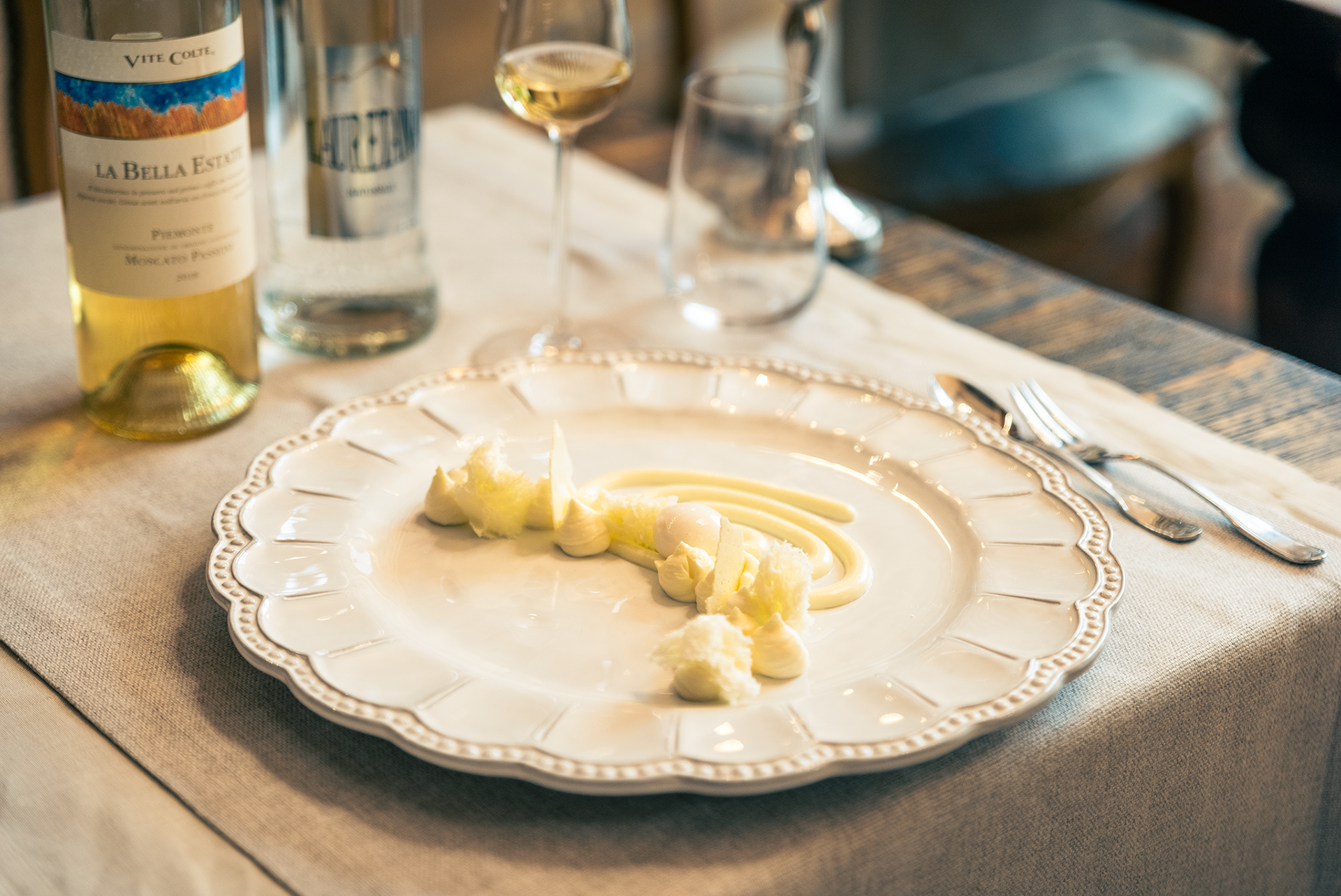 Dessert ai 3 latti, mascarpone alle mandorle, robiola di capra alle pere, panna cotta al latte di capra e anice, grana padano, yogurt