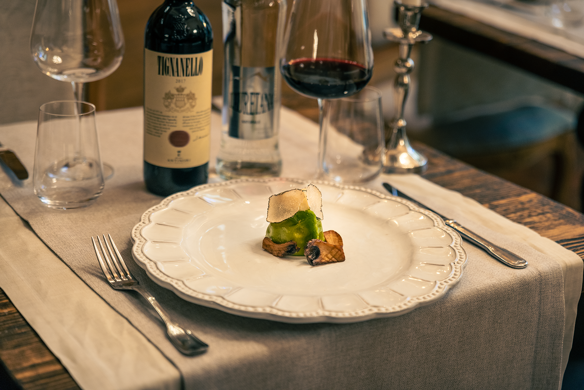 Pappardella ripiena di coniglio alle olive, spuma di topinambur, cardoncelli e tartufo nero