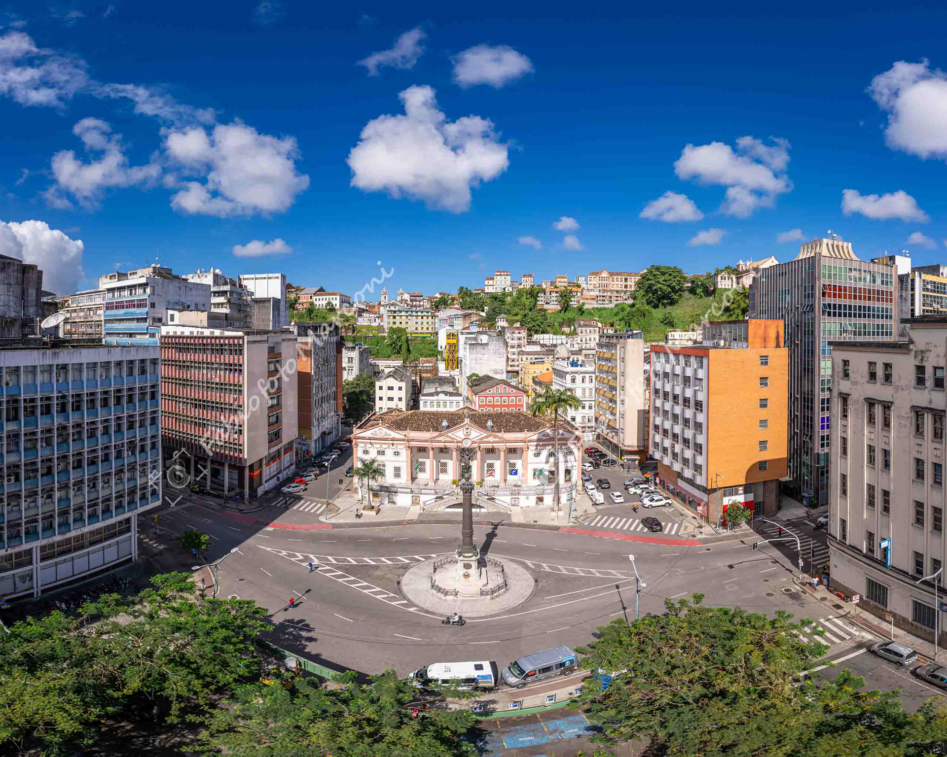 COMÉRCIO, AVENIDAS E PRAÇAS 38