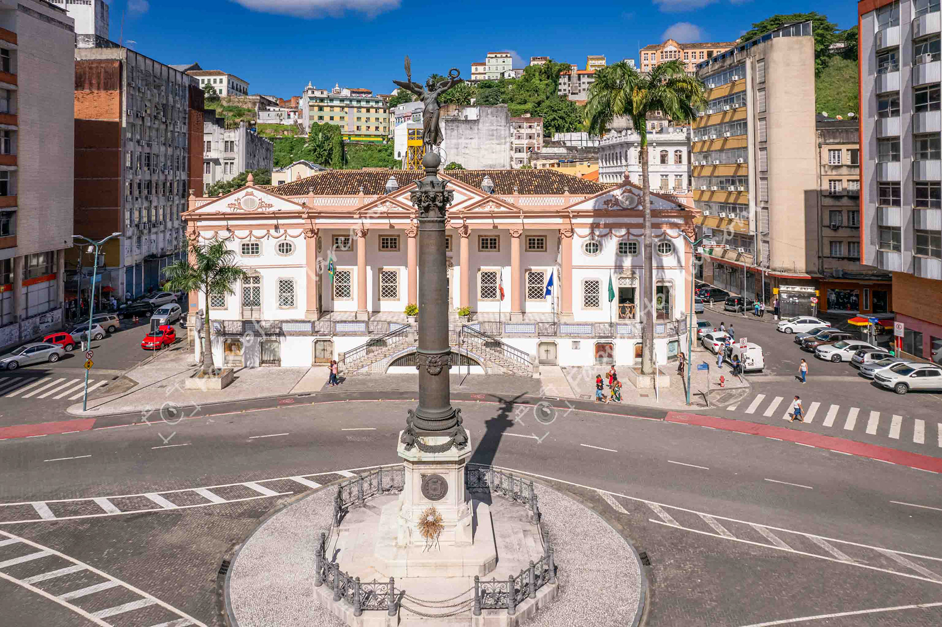 COMÉRCIO, AVENIDAS E PRAÇAS 42