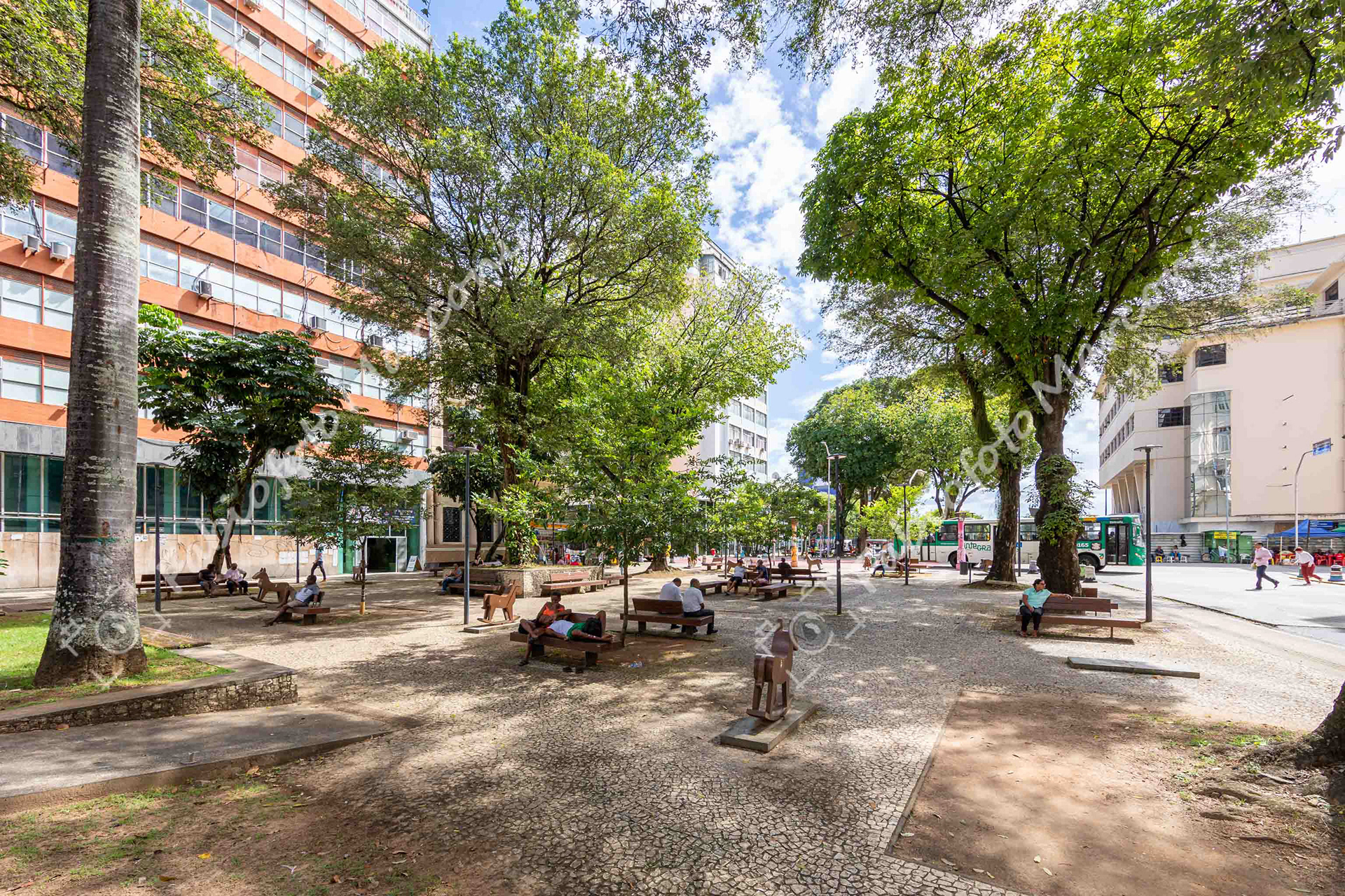 COMÉRCIO, AVENIDAS E PRAÇAS 21