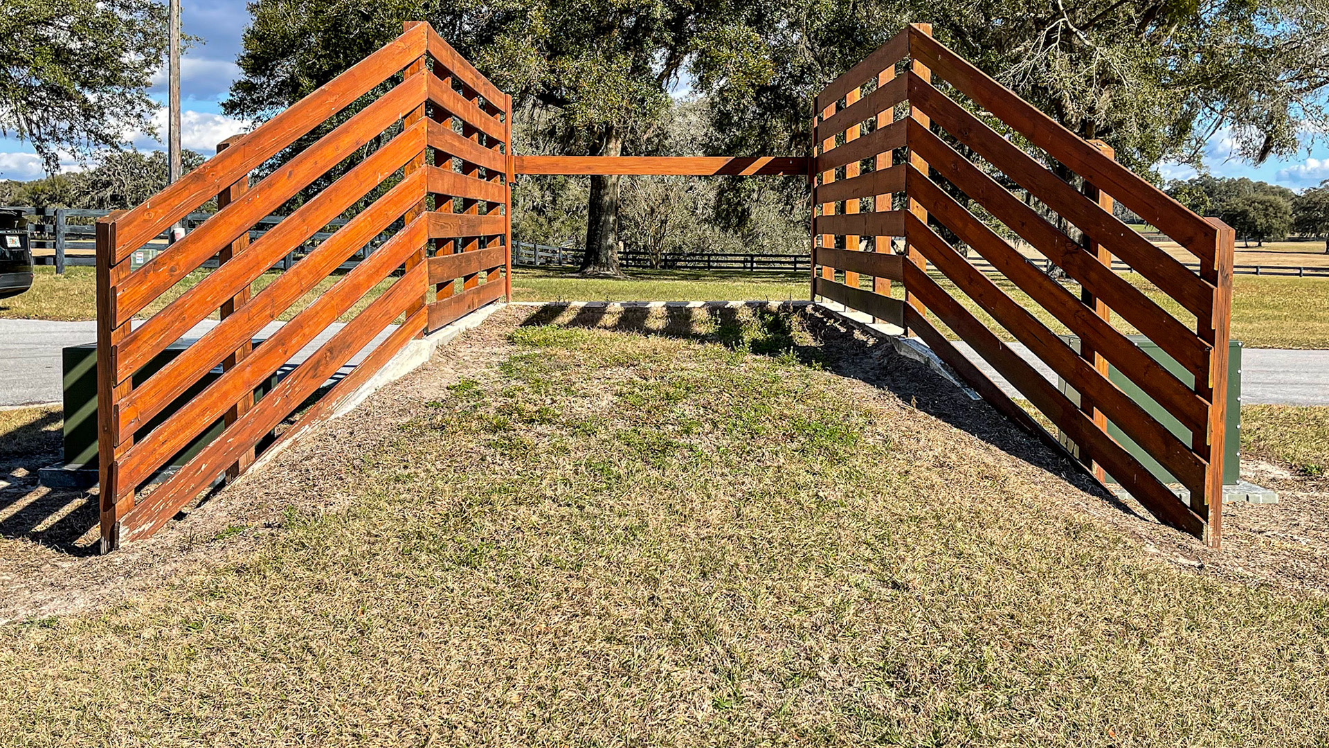 A loading ramp for safely putting horses into high trailers (semi-trailers) with a side door.