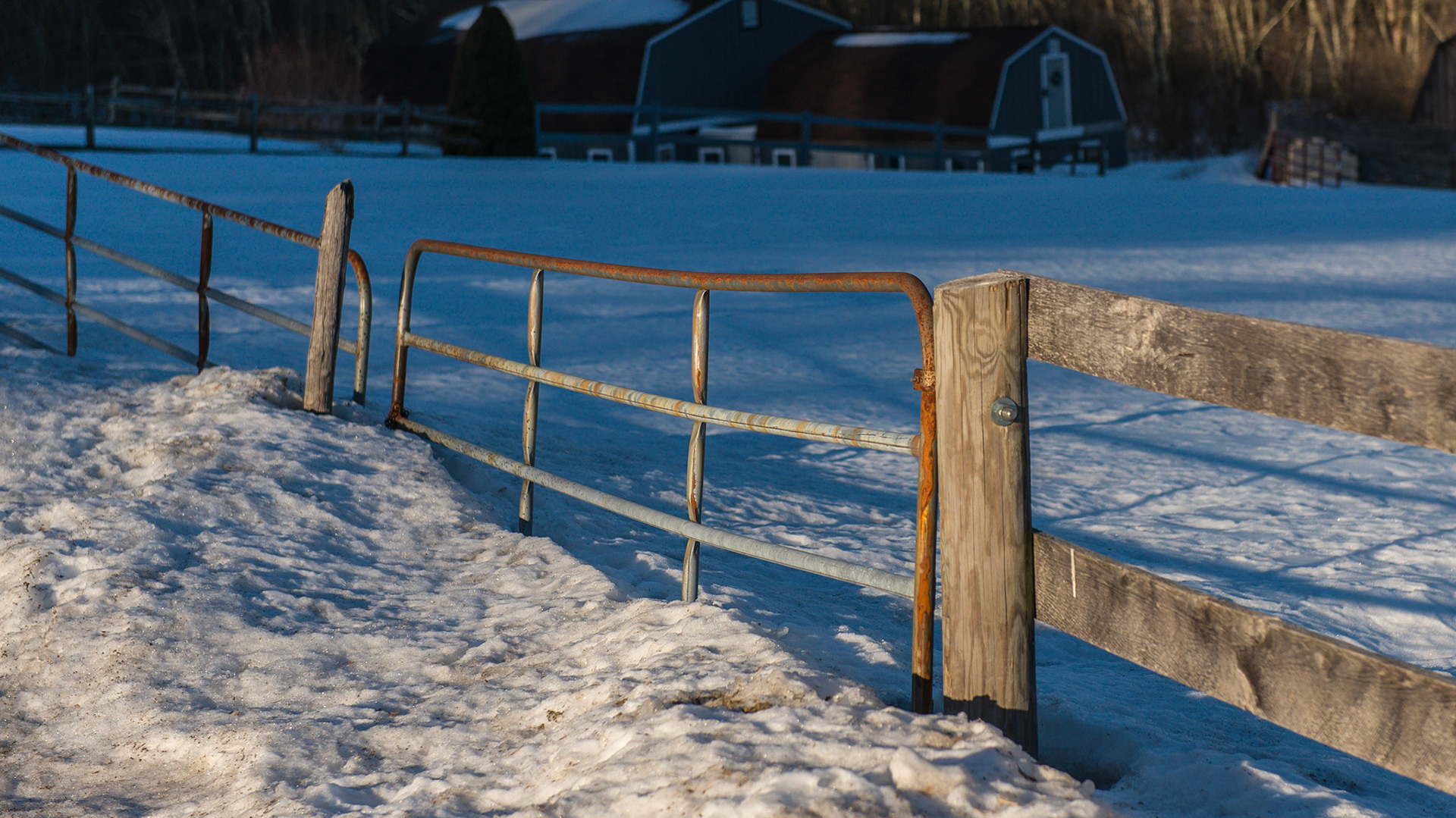 Inoperable gates stuck in the show.