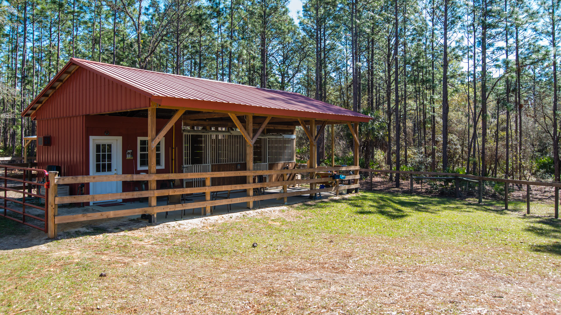 Dunnellon, FL barn