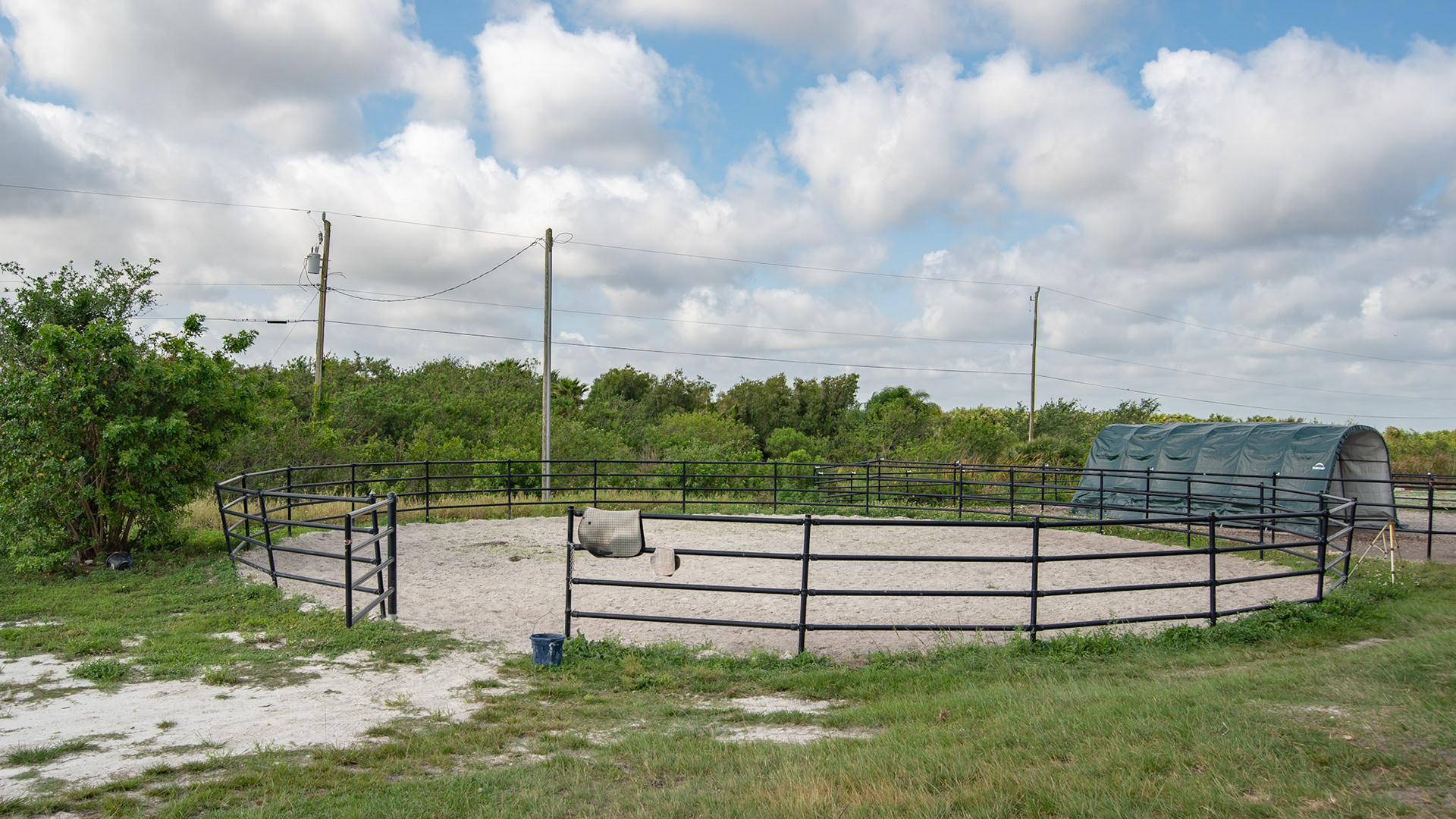 Round pen made of pipes in Wellington, FL. The farm also has fencing made of pipes.  This is the only place in this area that uses pipe.