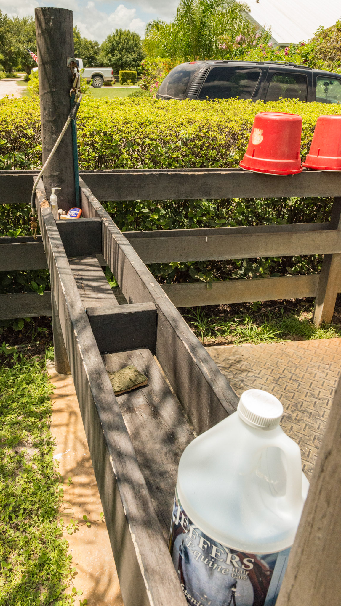 Wash rack detail - a place to put things with drainage