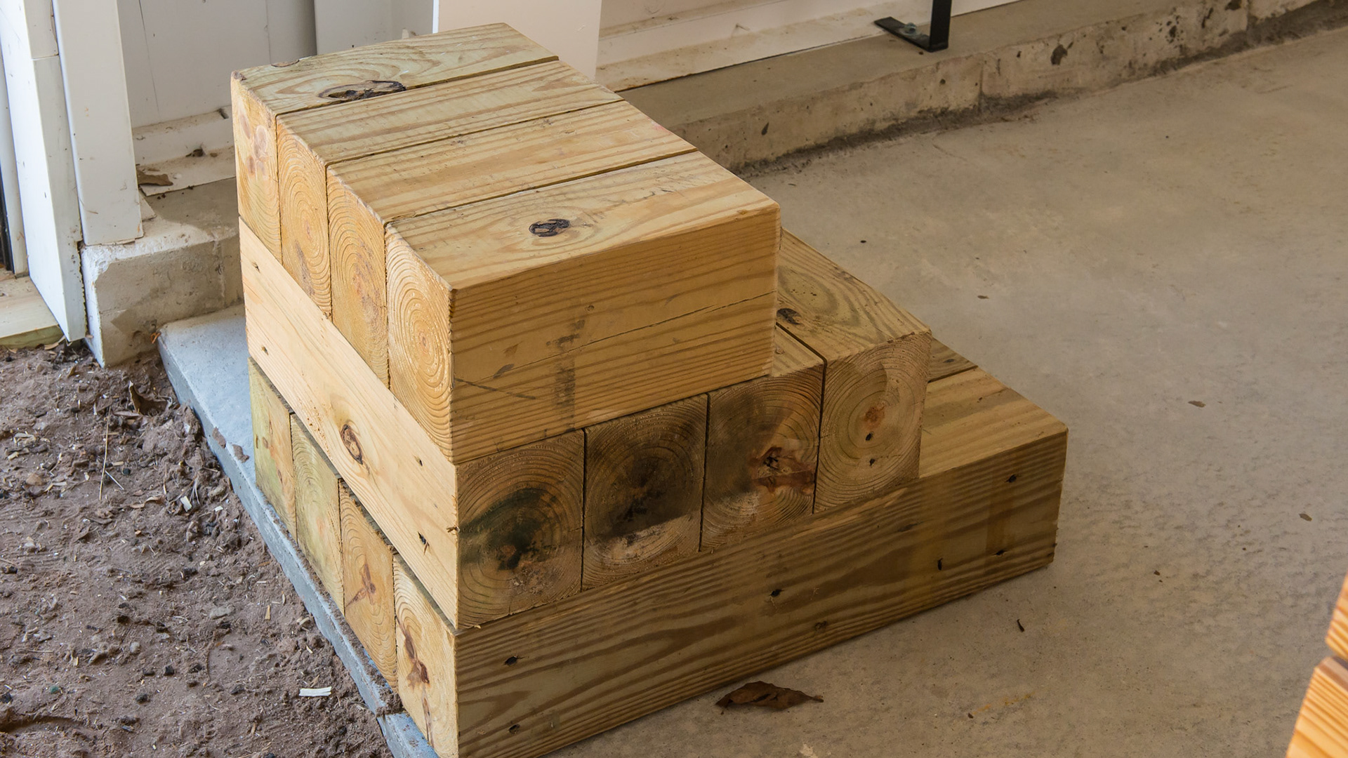 Ingenious mounting block is very heavy and is made for a permanent location.