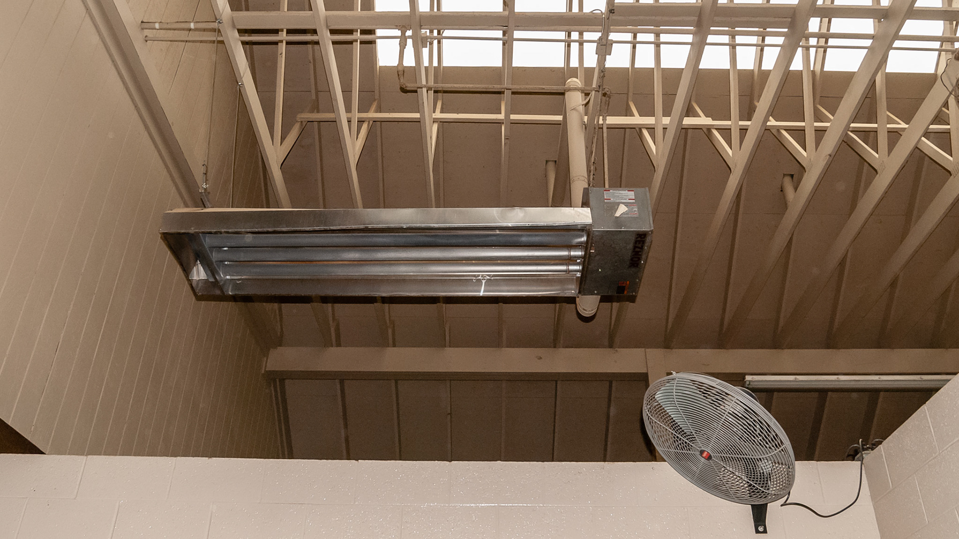 A heating element above a grooming stall