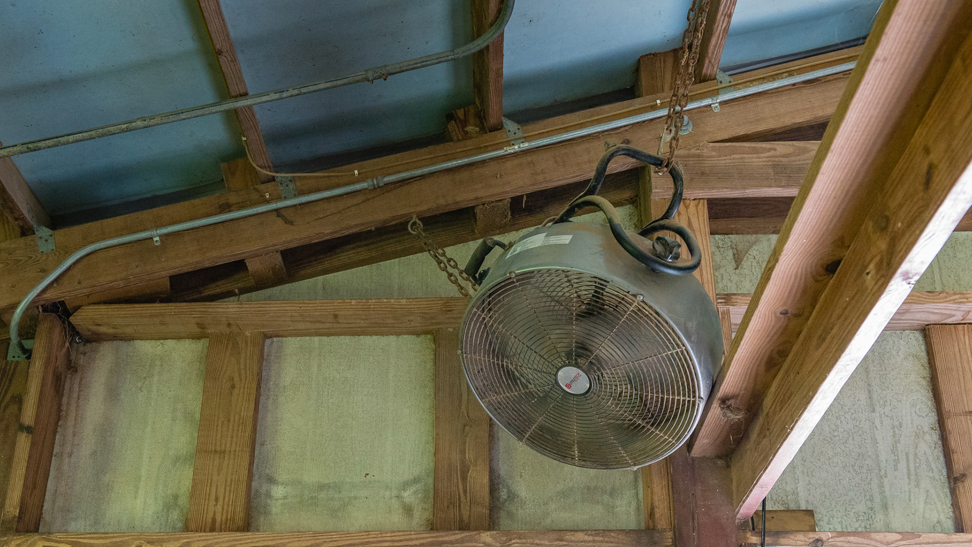 Metal conduit and a robust fan attachment