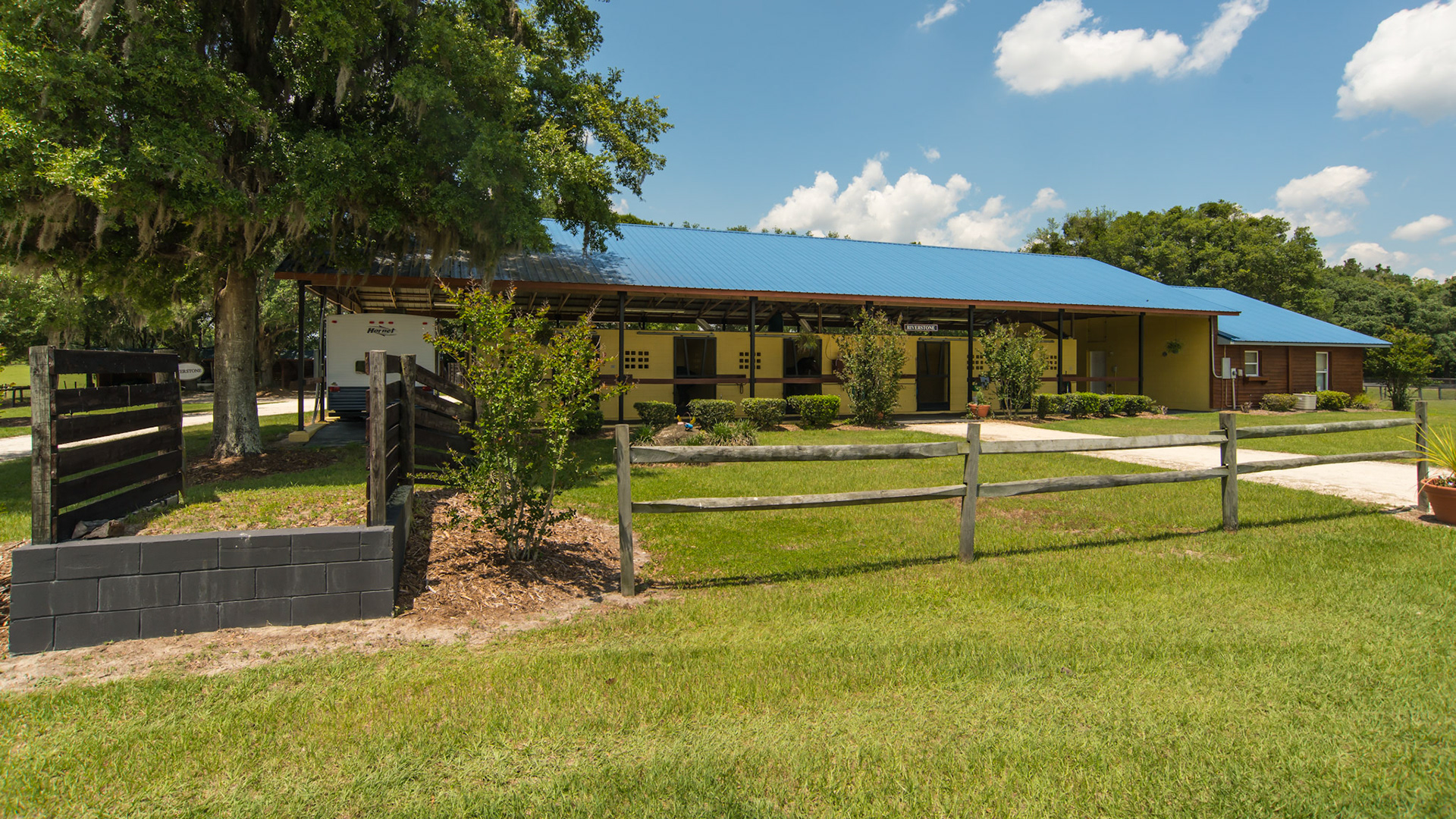 Williston, FL barn.  Note the loading ramp to the left allowing for trucks with side doors to pull up and offering an easy walk up for the horse.