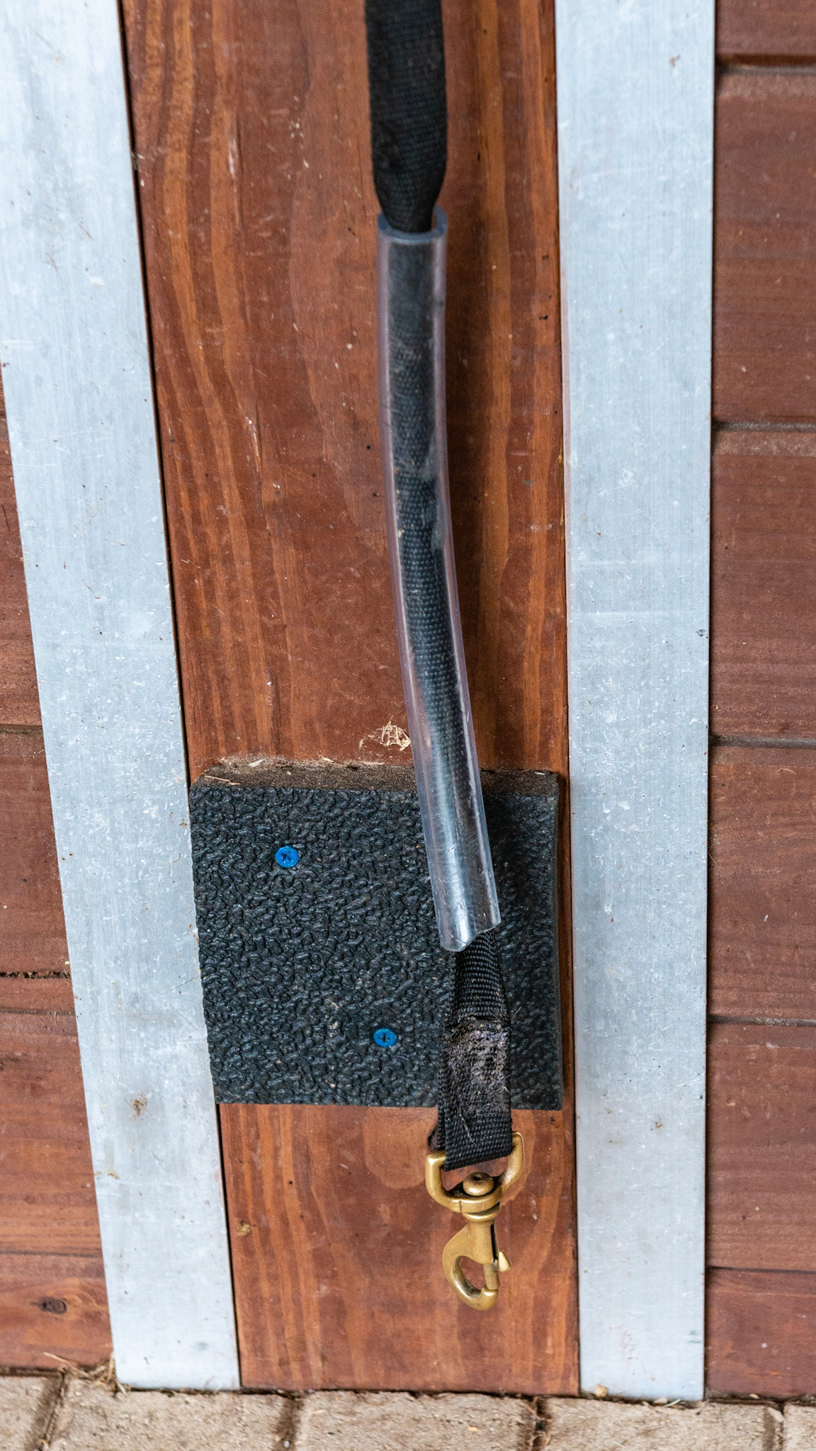 Same as in the last photo but with the cross tie dropped against the rubber block